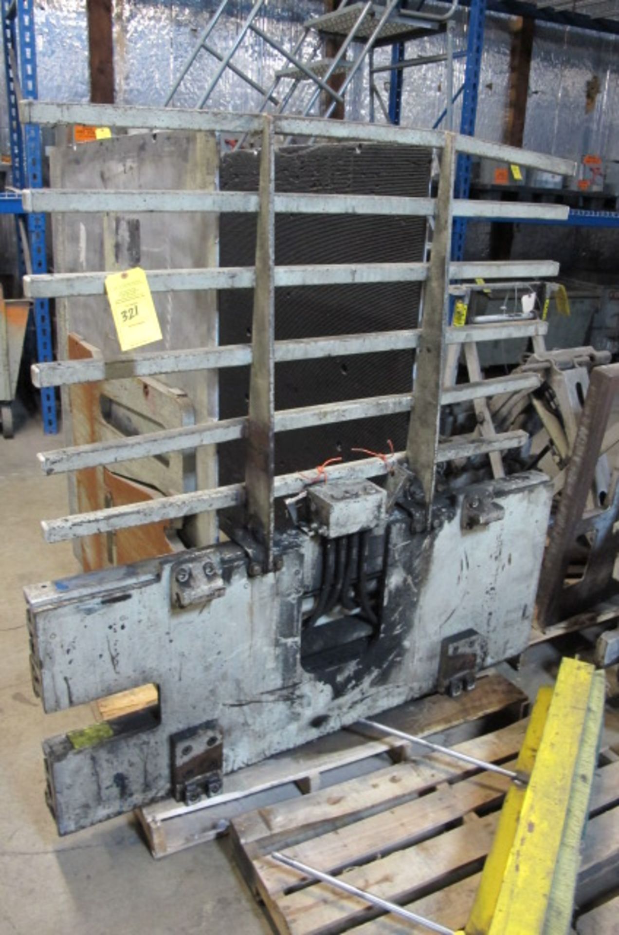 CASCADE FORK LIFT ATTACH CLAMP 7669 OH 120, Lyons, Ohio 43523 - all Gaylord plastic pallets are