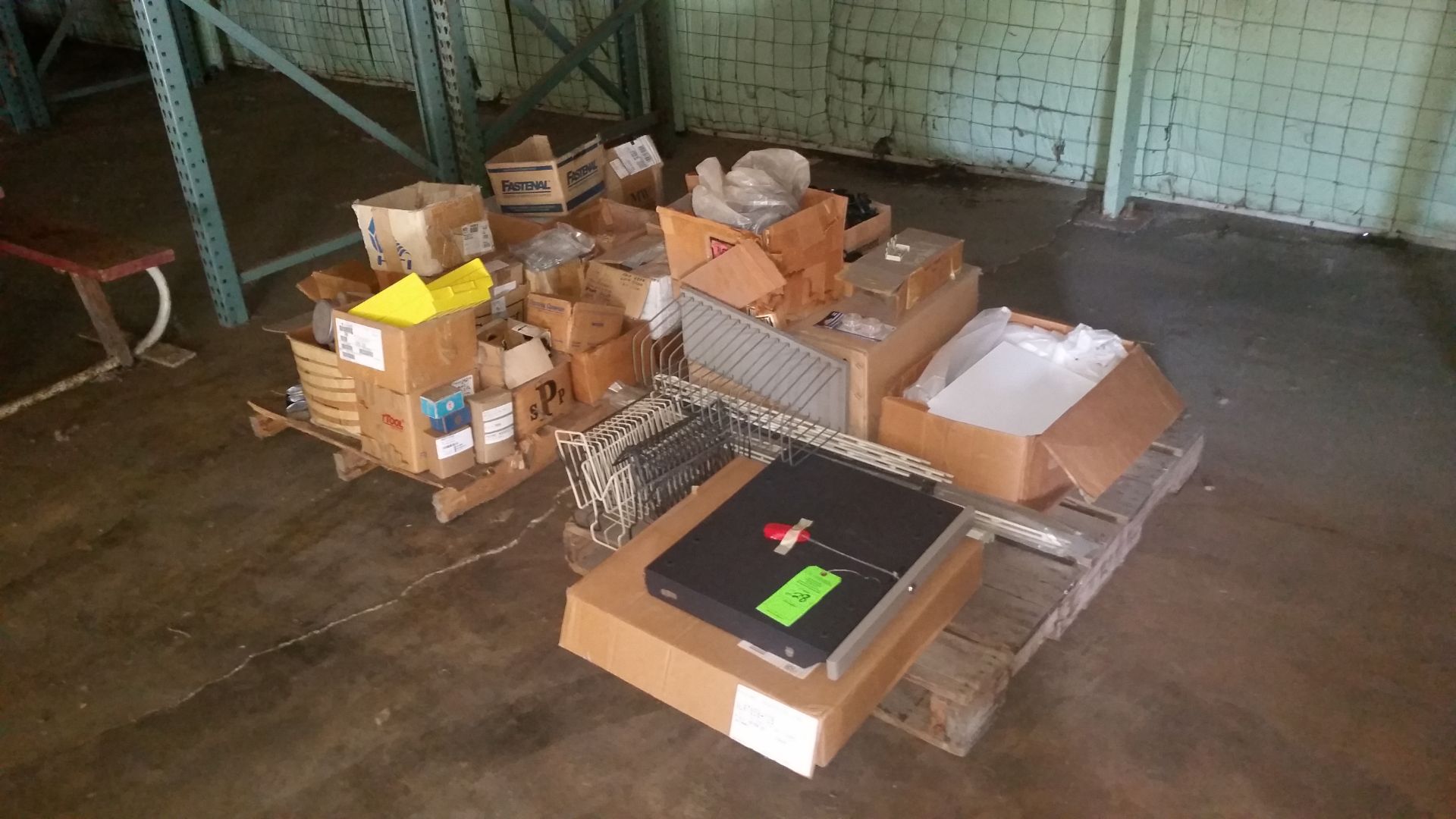 CONTENTS OF PALLET - Image 2 of 2