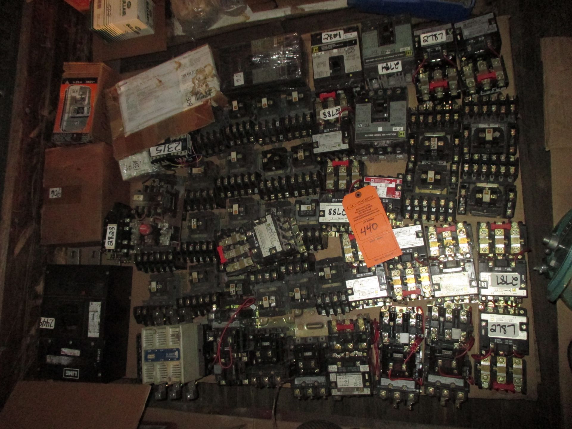 PALLET OF SWITCHES INCLUDING SQUARE D(LOCATED AT 2335 BRIER CREEK RD. MAMMOTH CAVE, KY 42259)