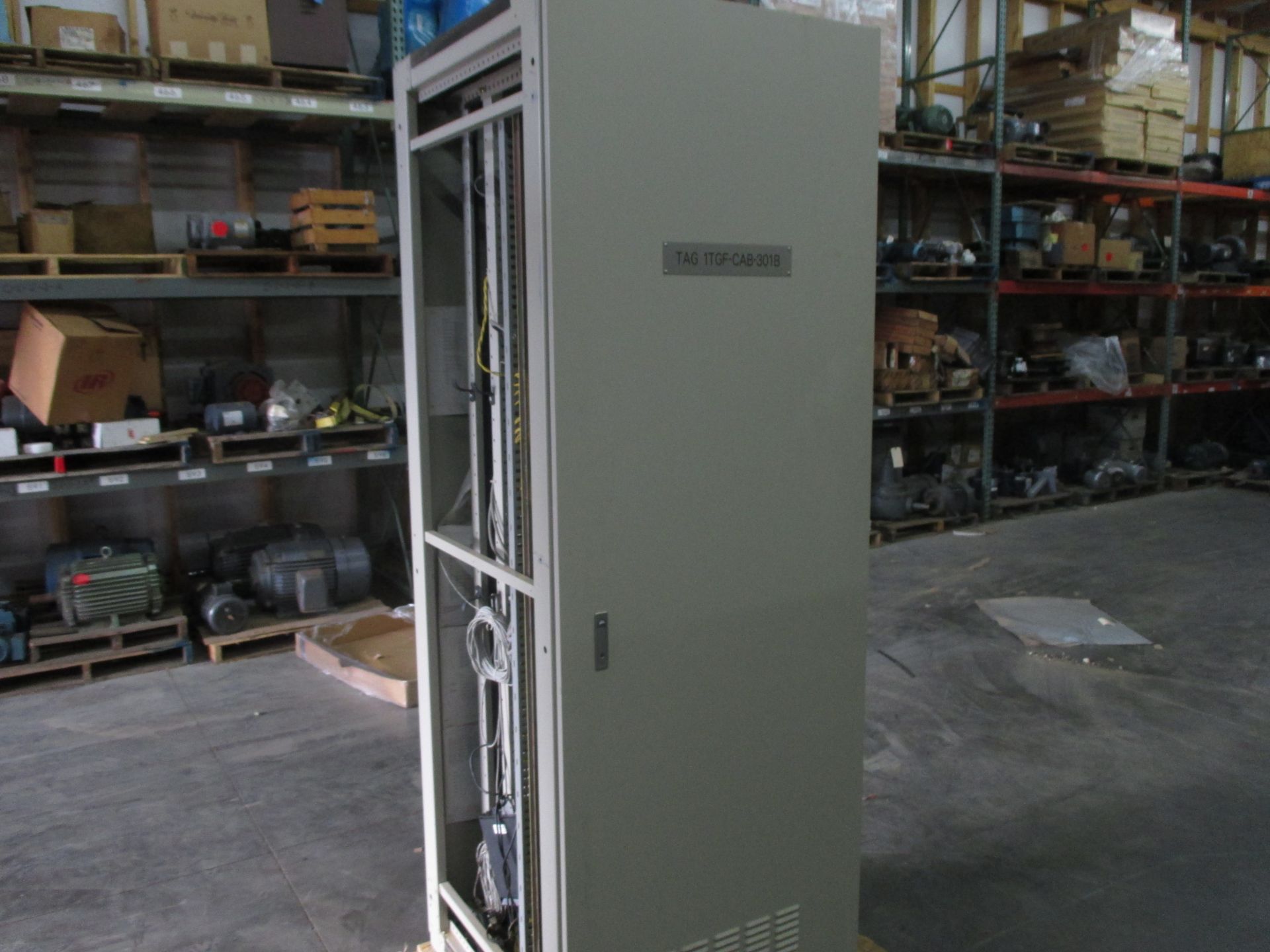 CONTROL CABINET W/ CONTROLS INCLUDING CENTRECOM MR820TR CONTROLS & VARIOUS OTHER BOARDS & CONTROLS(