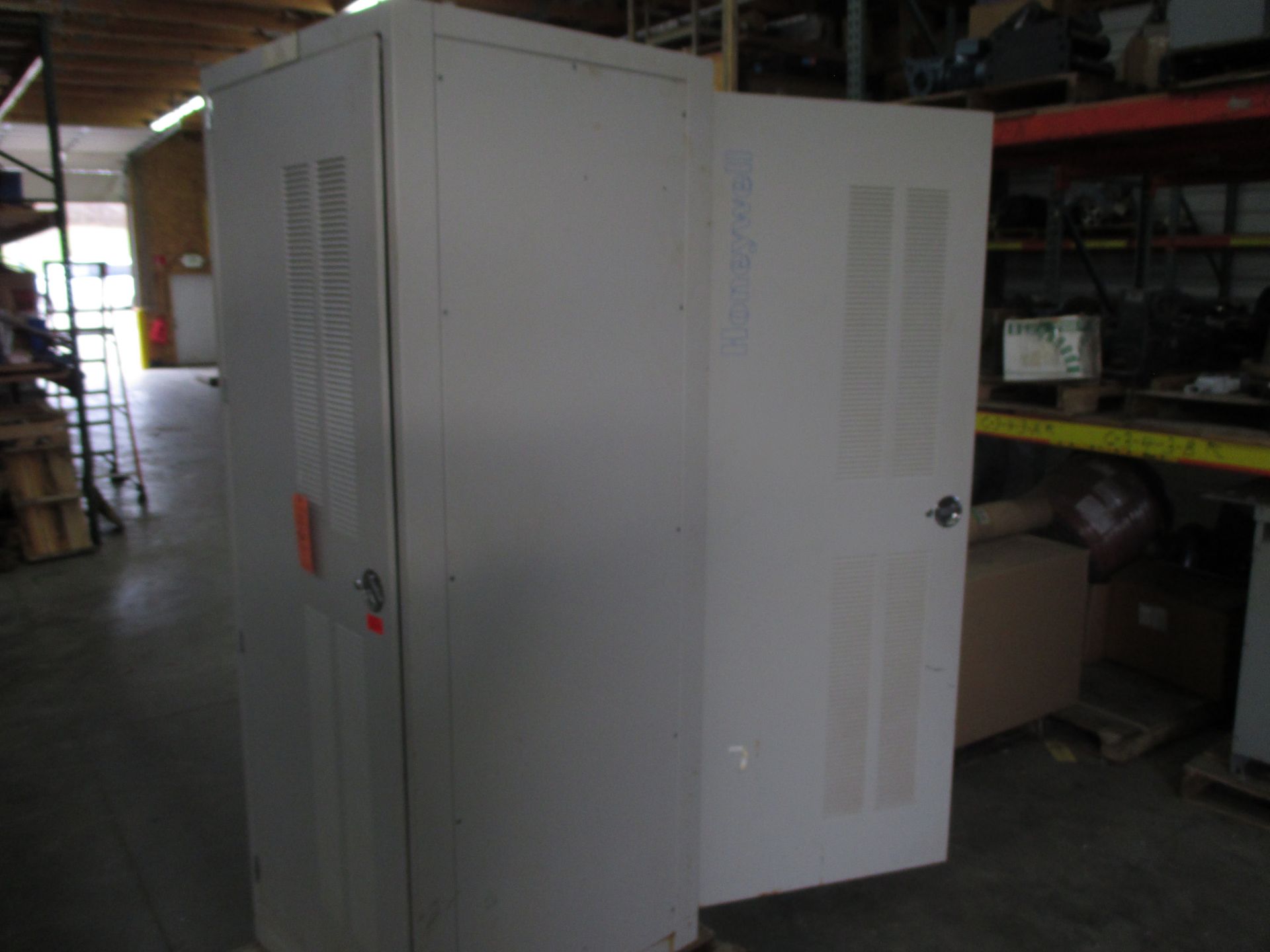 HONEYWELL CONTROL CABINET W/HONEYWELL CONTROLS INCLUDING 51196655-100; 51196653-100; 51402455-100;