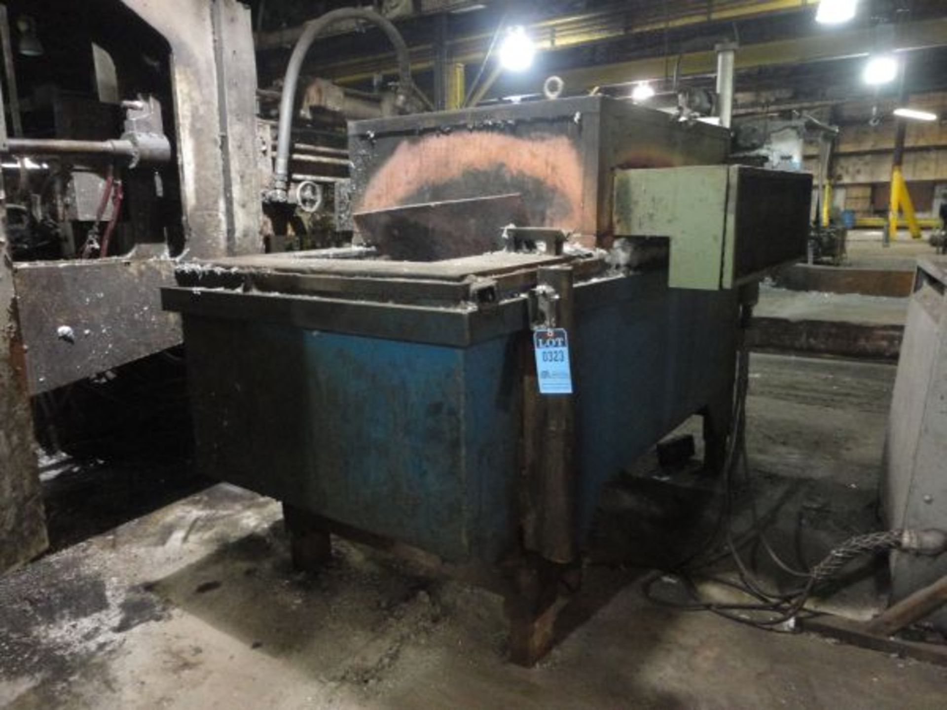 2,000 LB. (APPROX.) ELECTRIC HOLDING FURNANCE