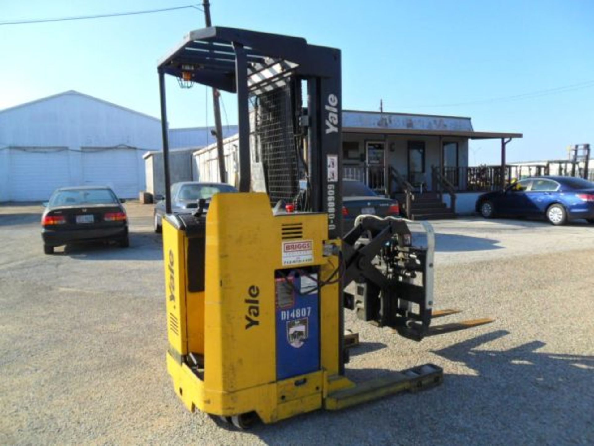 4,000 LB YALE MODEL NR040ADNS24STE091 STAND UP ELECTRIC REACH TRUCK; S/N B815N05310Y, 91/213 TRIPLE