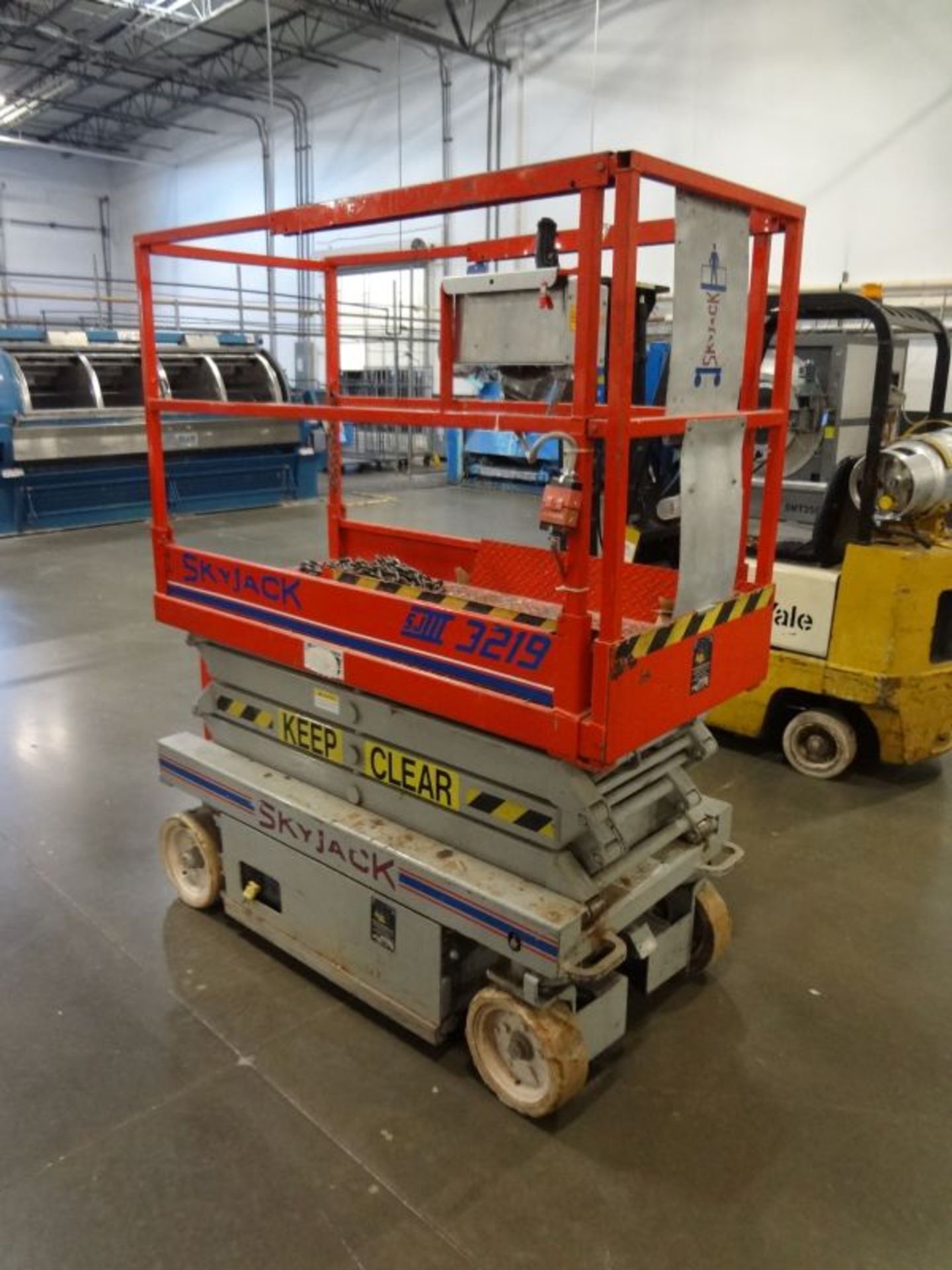 SKYJACK MODEL 3219 ELECTRIC SCISSOR LIFT; S/N 223269 (NEW 1999)