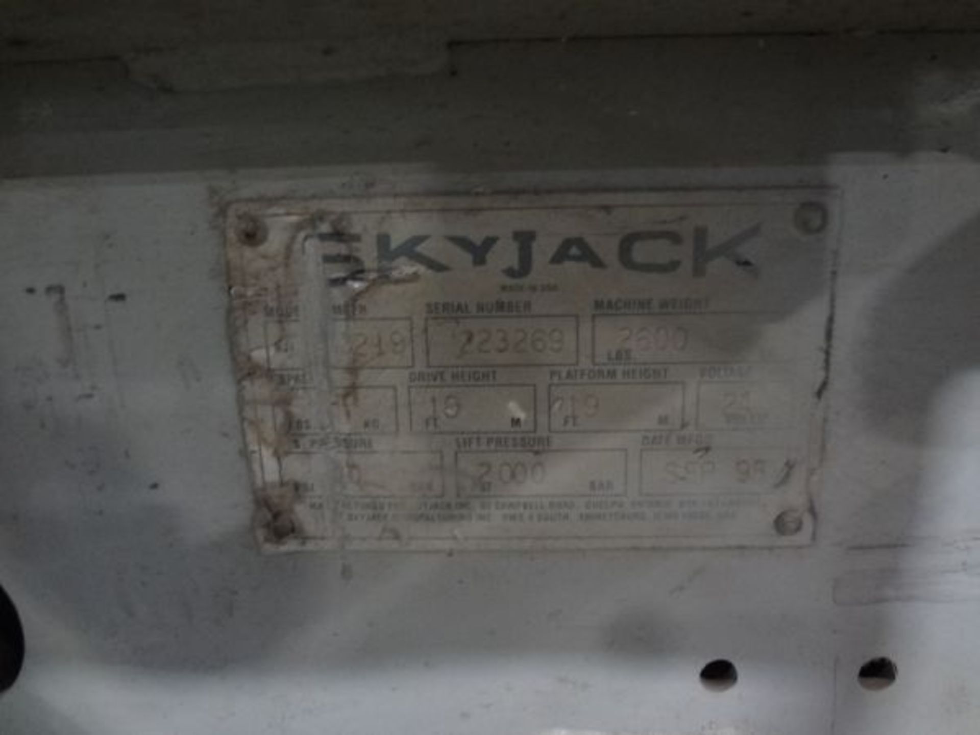 SKYJACK MODEL 3219 ELECTRIC SCISSOR LIFT; S/N 223269 (NEW 1999) - Image 5 of 5