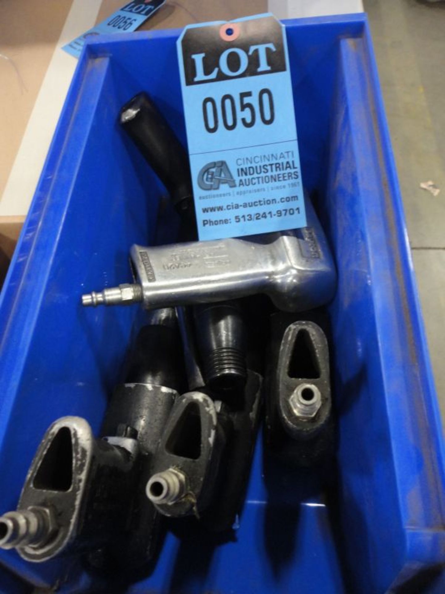 PNEUMATIC CHIPPING HAMMERS