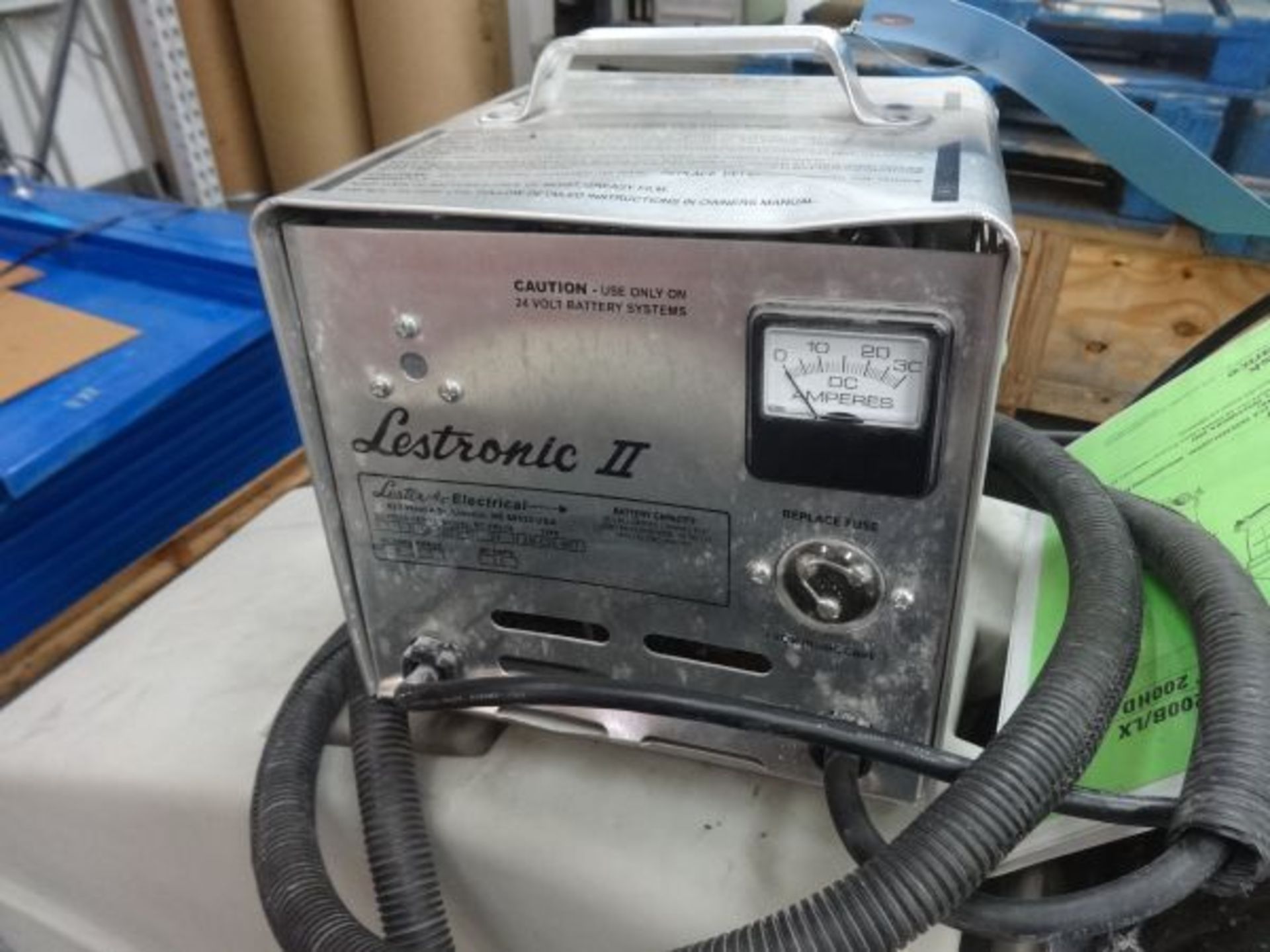 ADVANCE MODEL CONVERTAMATIC 200B WALK BEHIND ELECTRIC SCRUBBER; S/N 1280238, W/ LESTRONIC CHARGER - Bild 5 aus 5