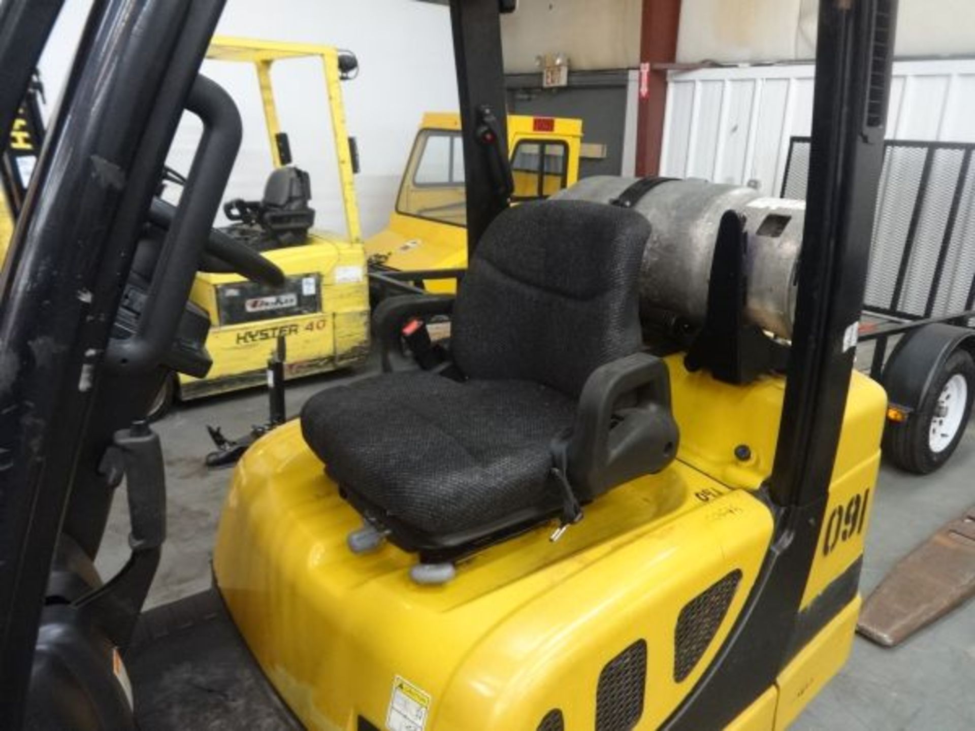 7,000 LB YALE MODEL GLC070 LP GAS SOLID TIRE LIFT TRUCK; S/N A910V15059G, FULL MODEL - Bild 8 aus 10