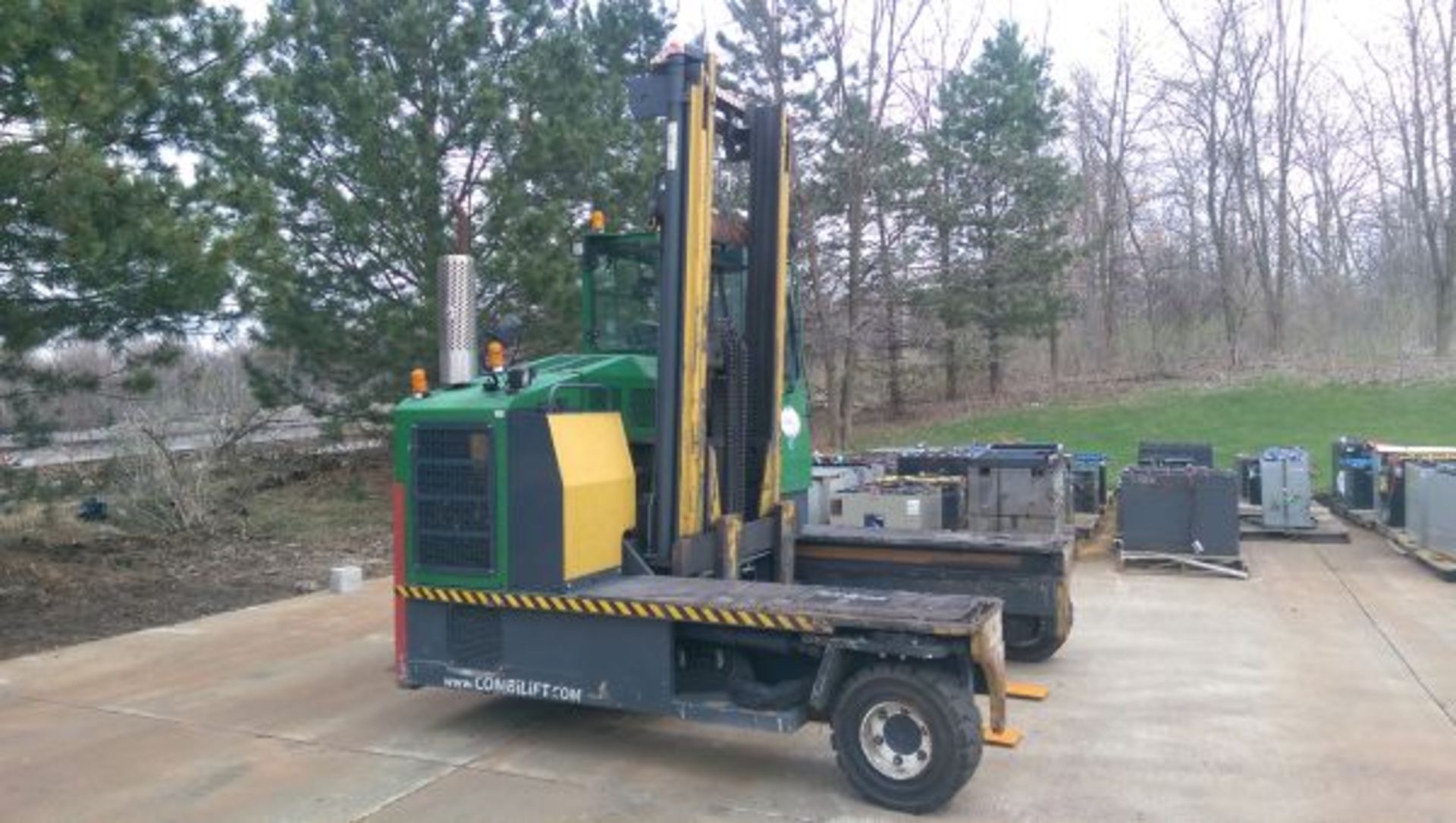 **14,000 LB COMBILIFT MODEL C14000 PNEUMATIC TIRE DIESEL POWER SIDE LOADER; S/N 12903, 2,846