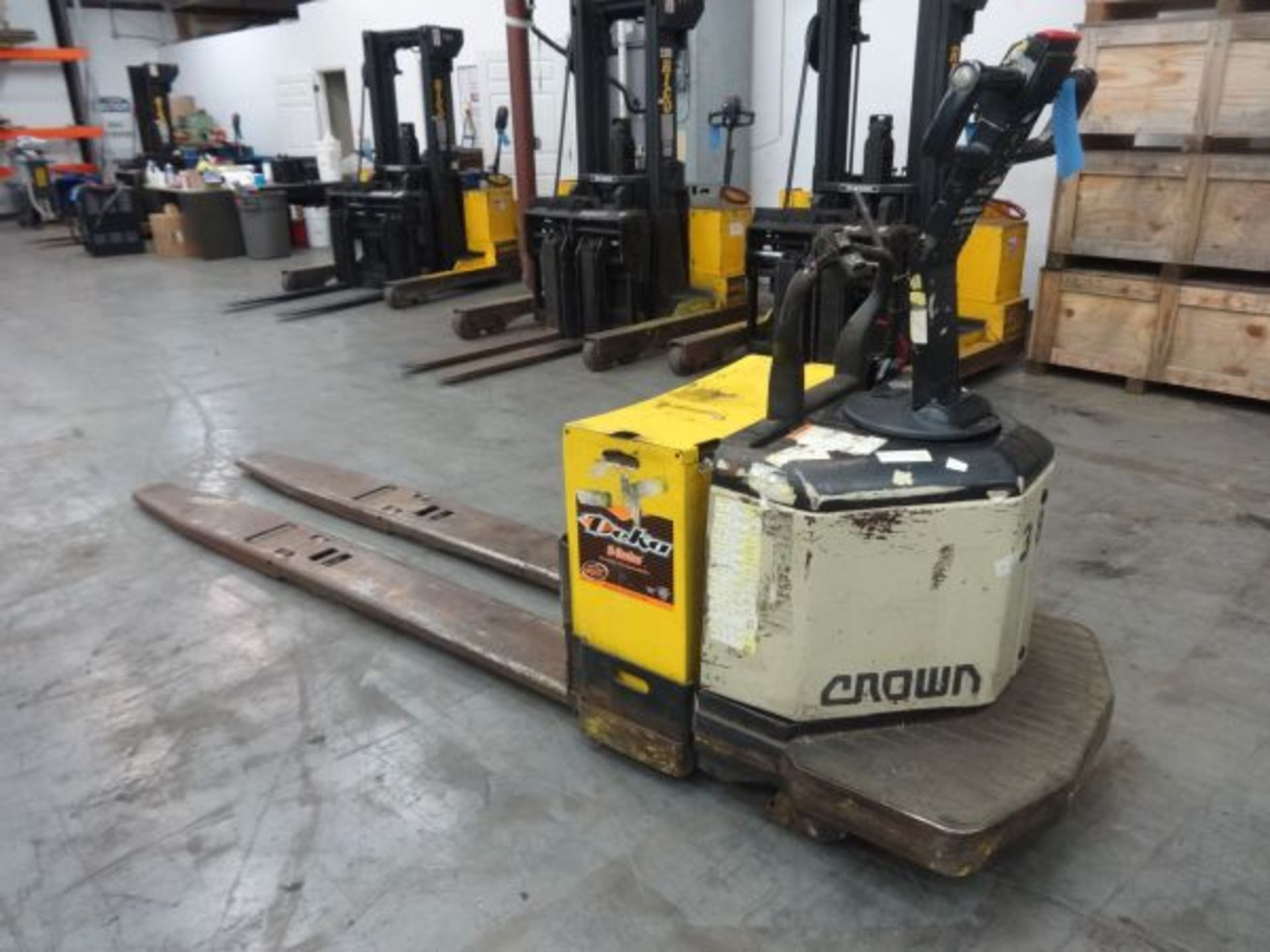 8,000 LB CROWN MODEL PE3540-80 DUAL PALLET LENGTH END RIDER ELECTRIC PALLET TRUCK; S/N 6A155972,