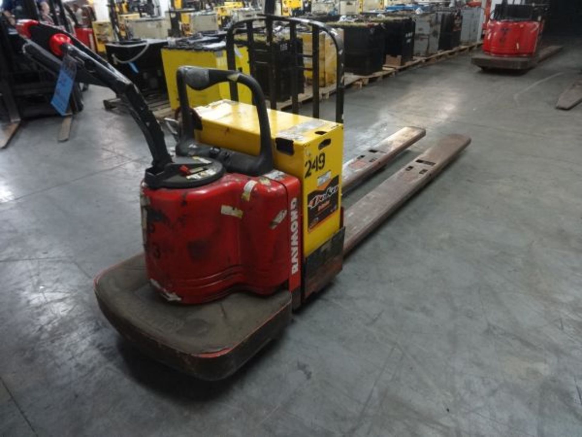 8,000 LB RAYMOND MODEL 112TM-FRE80L DUAL PALLET END RIDER ELECTRIC PALLET TRUCK; S/N 112-01-37289,