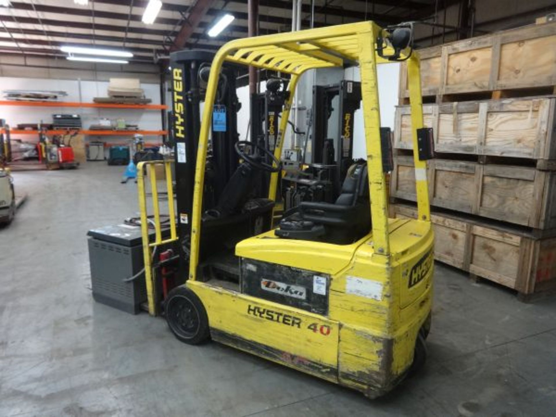 4,000 LB HYSTER MODEL J40ZT THREE-WHEEL SIT-DOWN ELECTRIC LIFT TRUCK; S/N J160N01714B, 36-VOLT, 3- - Bild 5 aus 8