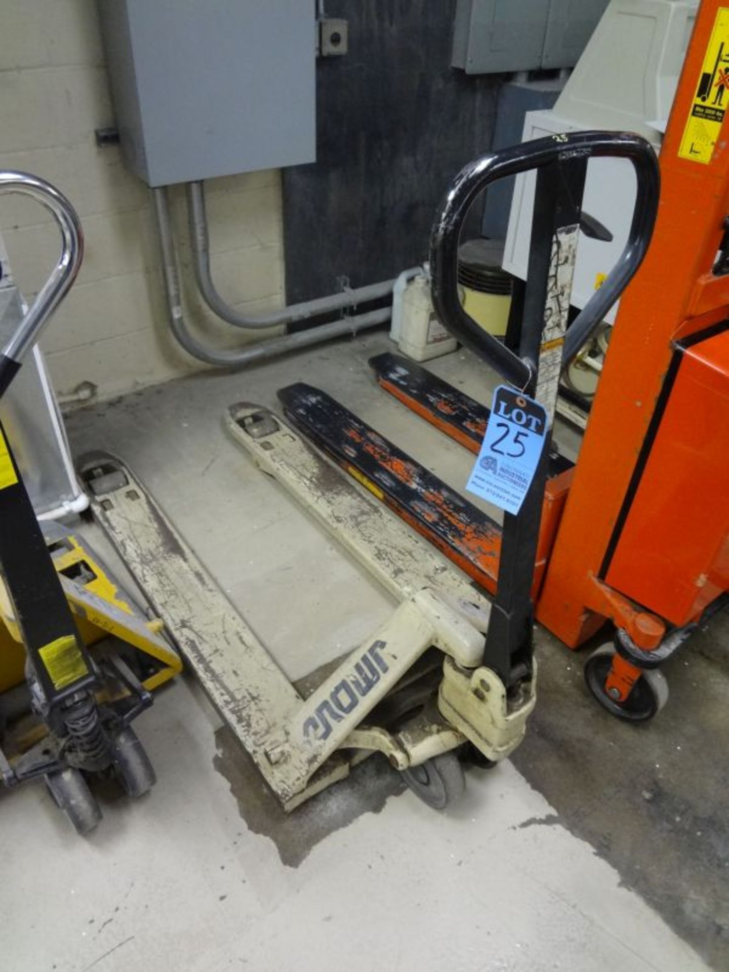 5,000 LB. CROWN PALLET JACK