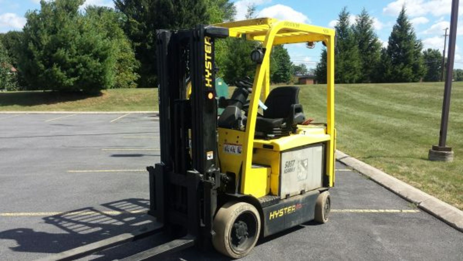 6,500 LB HYSTER MODEL E65XN-40 ELECTRIC SIT DOWN LIFT TRUCK; S/N A268N02166G, 188" LIFT HEIGHT - Image 4 of 4