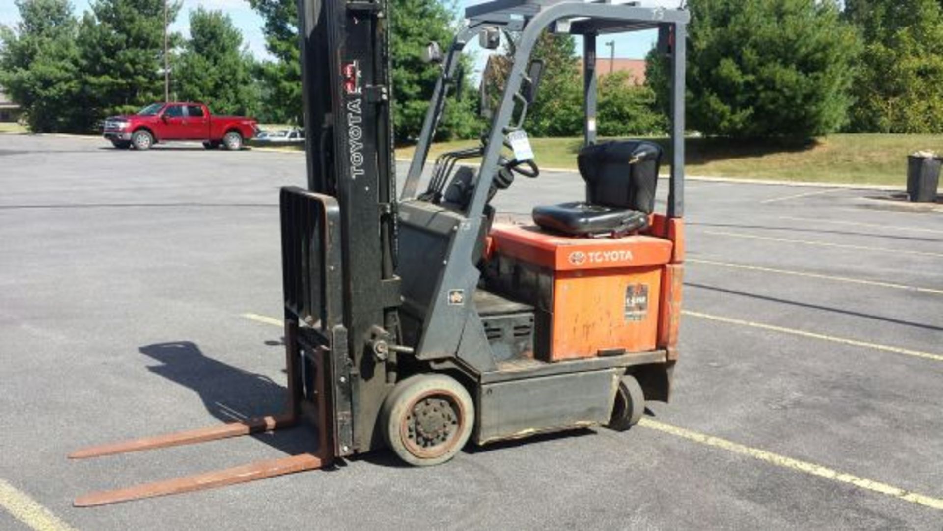 3,000 LB TAYLOR MODEL 7FBCU18 ELECTRIC SIT DOWN LIFT TRUCK; S/N 63138, 189" LIFT HEIGHT - Image 3 of 5