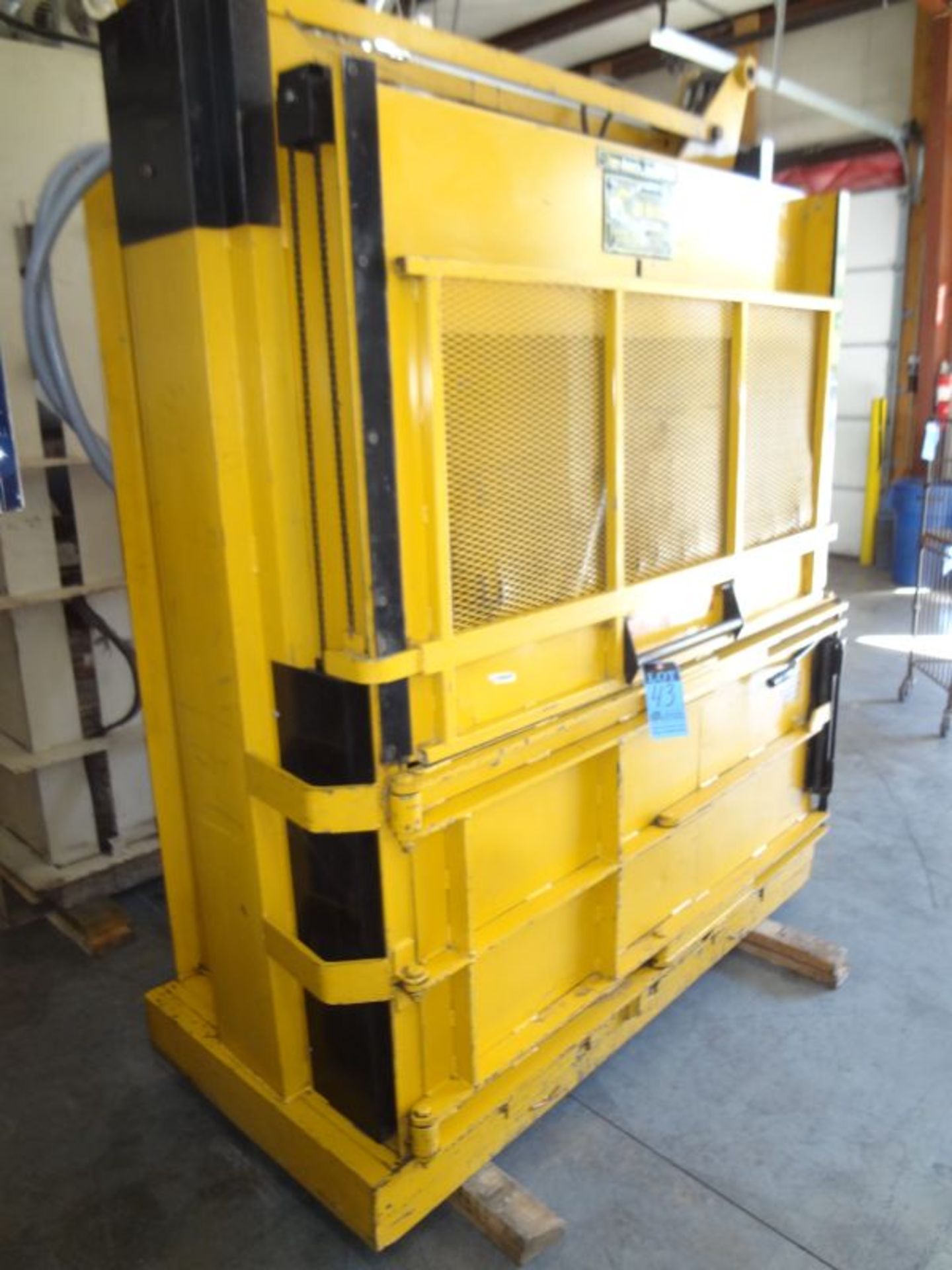 60" WIDE X 60" DEEP (APPROX.) VERTECH MODEL M-60 LOW PROFILE VERTICAL BALER; S/N 6088 - Image 2 of 5