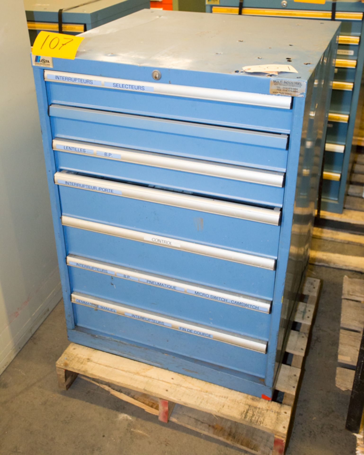 7 DRAWERS CABINET - 28 x 28.5 x 39h (LOCATED INPOINTE-FORTUNE, QC)
