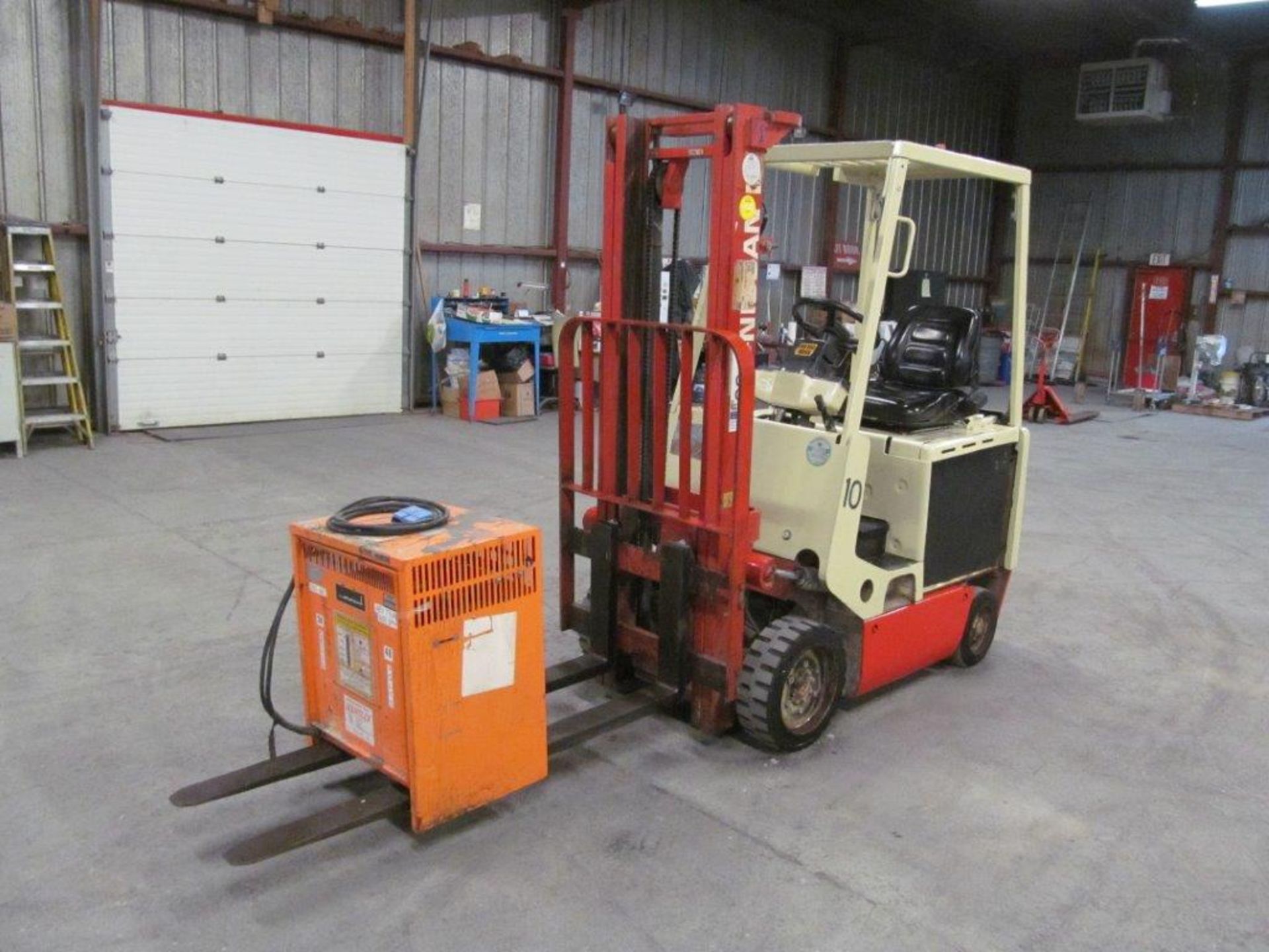 NISSAN ELECTRIC FORKLIFT MODEL CYM02L20S @4000LB CAPACITY 48VOLTS C/W CHARGER "AS-IS"