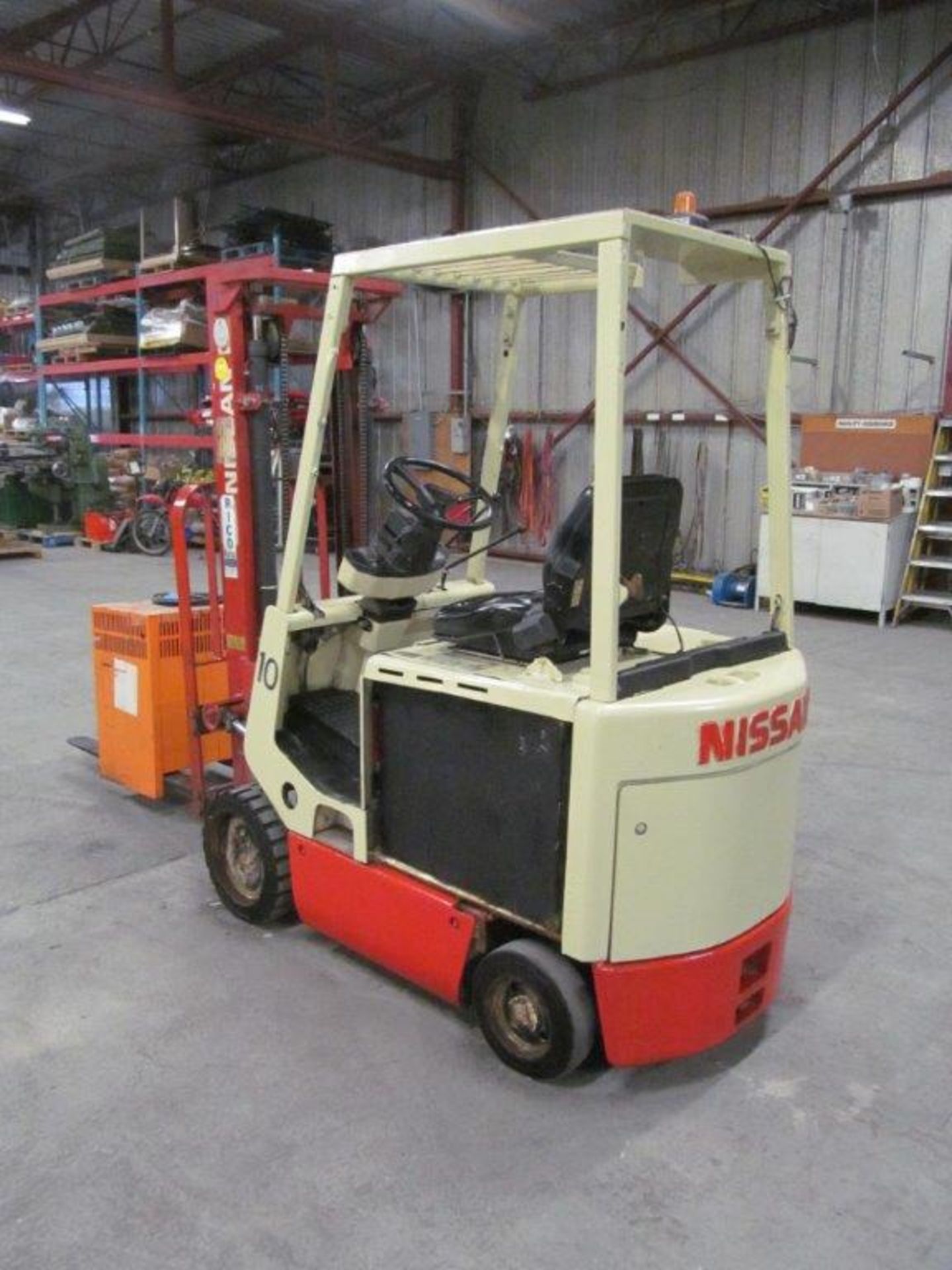 NISSAN ELECTRIC FORKLIFT MODEL CYM02L20S @4000LB CAPACITY 48VOLTS C/W CHARGER "AS-IS" - Image 3 of 11