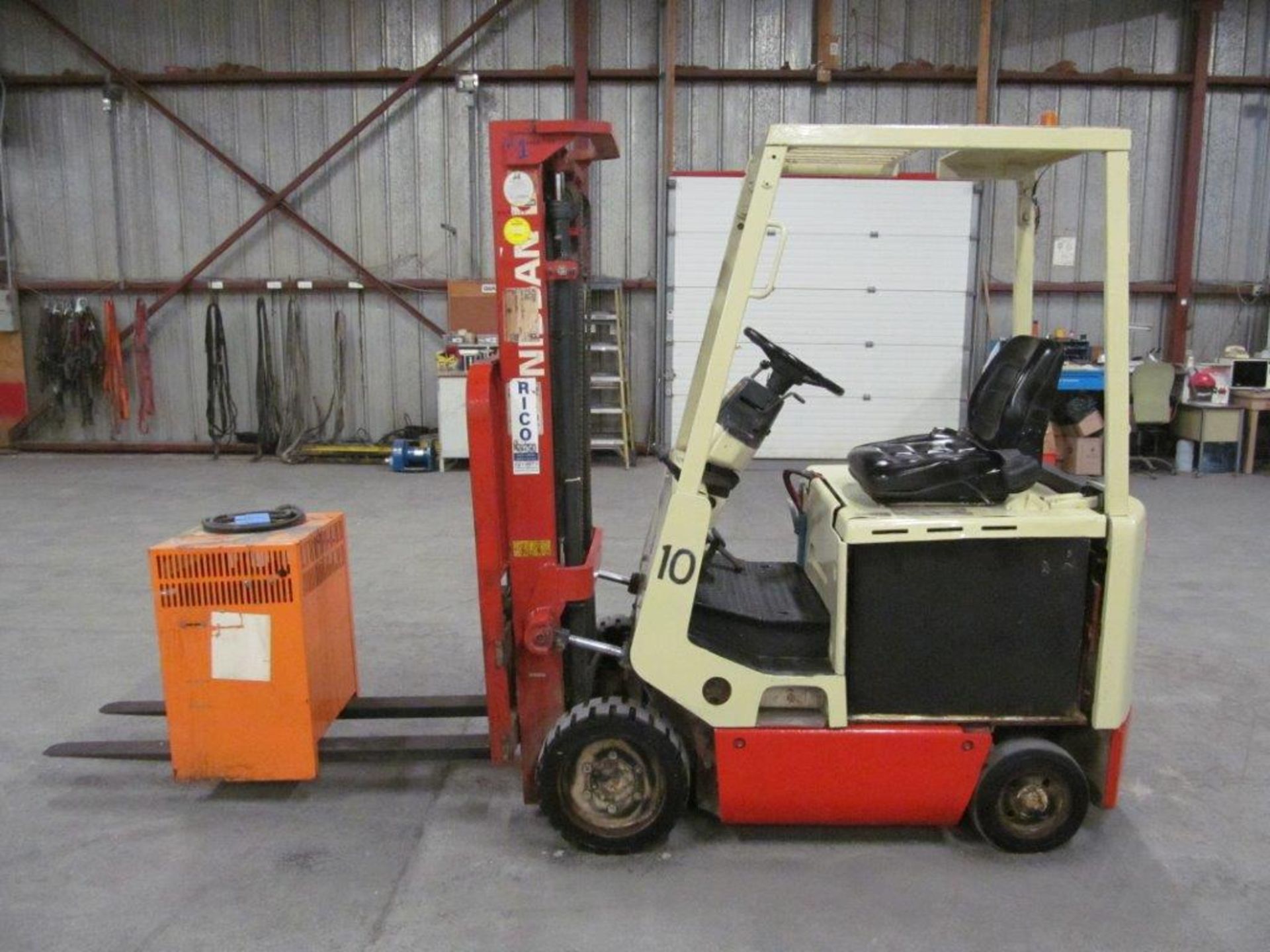 NISSAN ELECTRIC FORKLIFT MODEL CYM02L20S @4000LB CAPACITY 48VOLTS C/W CHARGER "AS-IS" - Image 2 of 11