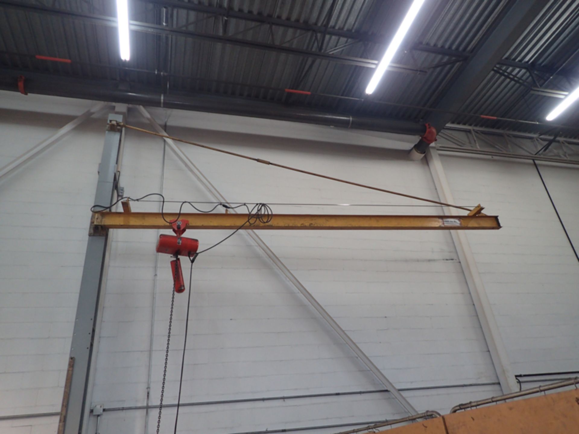 CM 1 TON ELECTRIC CHAIN HOIST W/ JIB