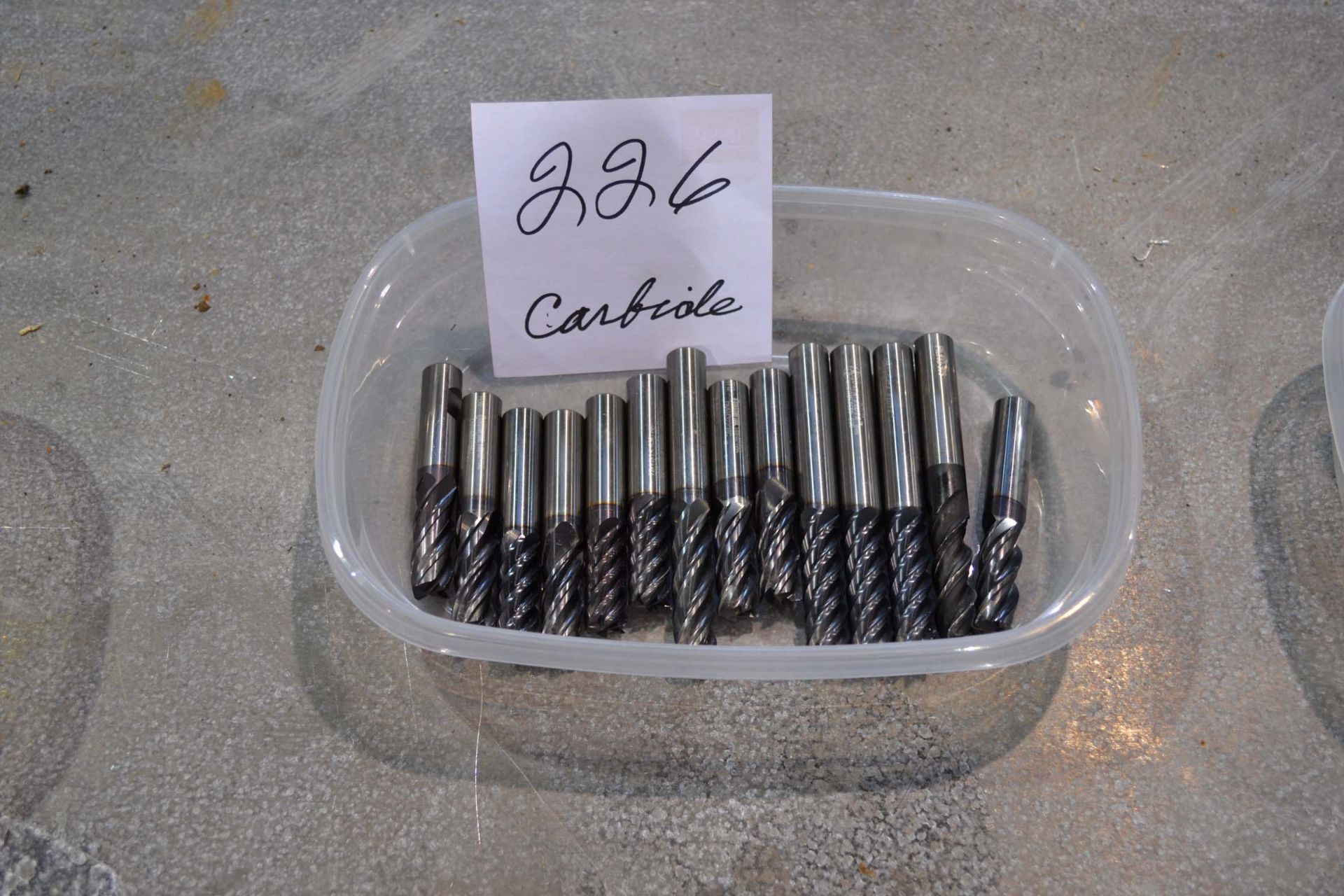 LOT OF CARBIDE END MILLS (LOCATED IN VAUDREUIL, QC)