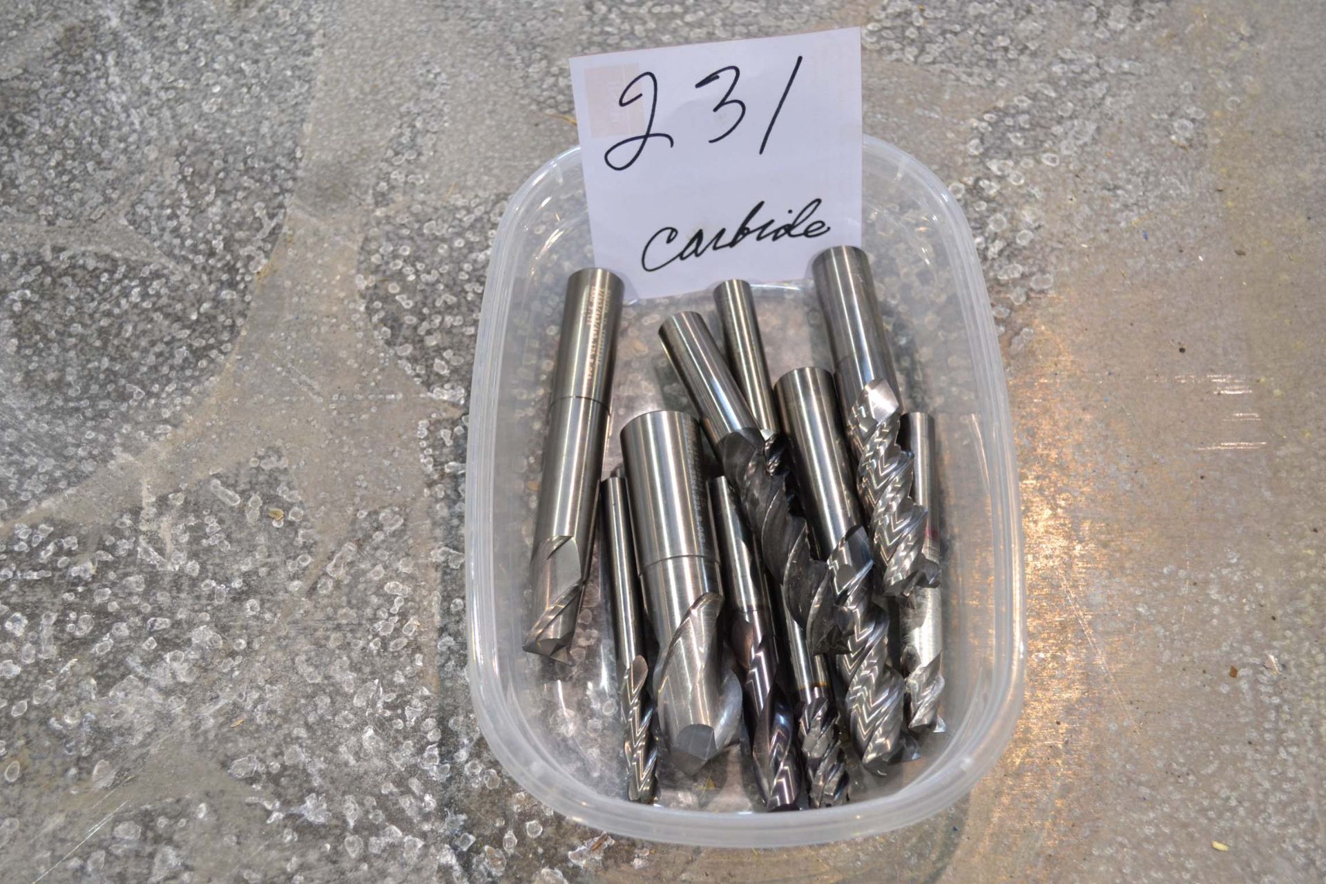 LOT OF CARBIDE END MILLS (LOCATED IN VAUDREUIL, QC)