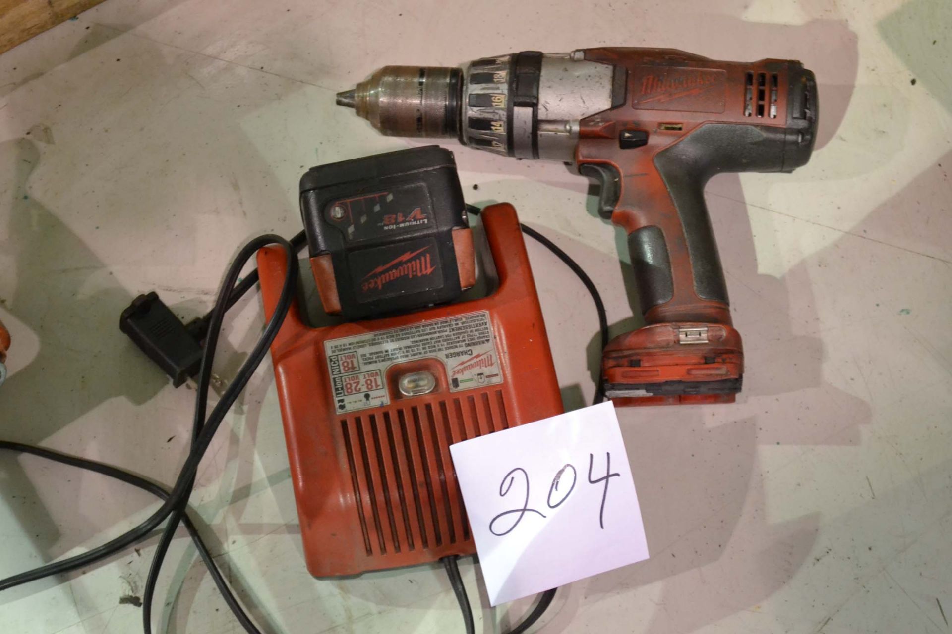 MILWAUKEE CORDLESS DRILL (LOCATED IN VAUDREUIL, QC)