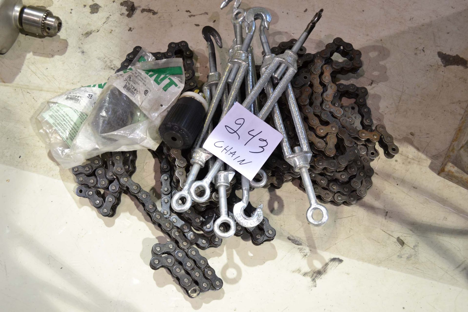 LOT OF CHAIN, ETC (LOCATED IN VAUDREUIL, QC)