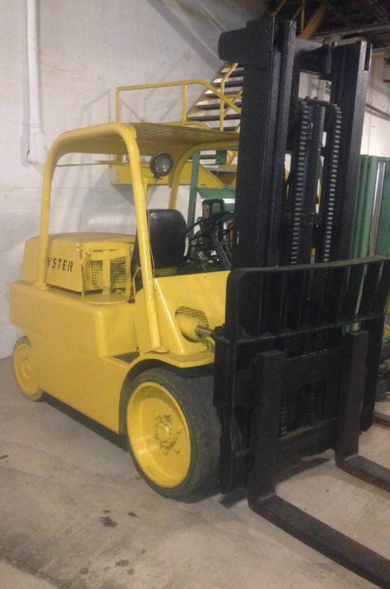 HYSTER 15,000 LB CAPACITY MODEL S150 PROPANE FORKLIFT. 40" FORKS, RUNS AND OPERATES