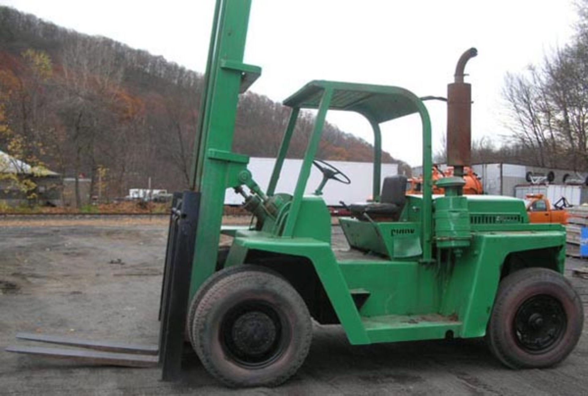 CLARK MODEL C200 20,000 LB CAPACITY ROUGH TERRIAN FORKLIFT. WITH 4'6" FORKS. REBUILT 453 DETROIT