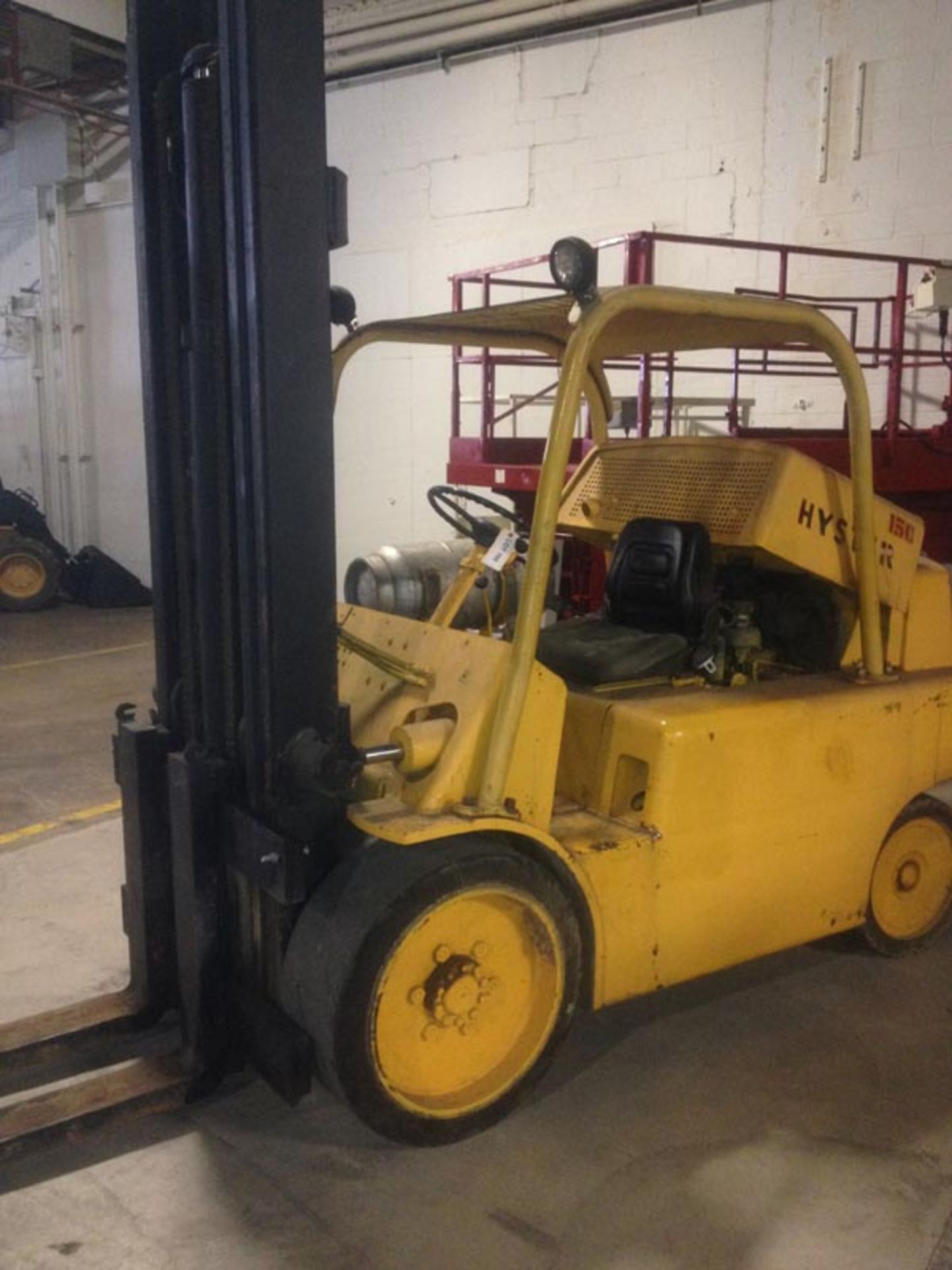 HYSTER 15,000 LB CAPACITY MODEL S150 PROPANE FORKLIFT. 60" FORKS, RUNS AND OPERATES
