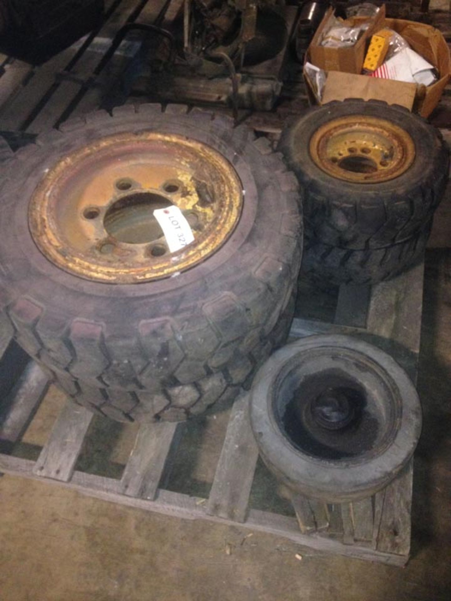 FORKLIFT TIRES AND WHEELS