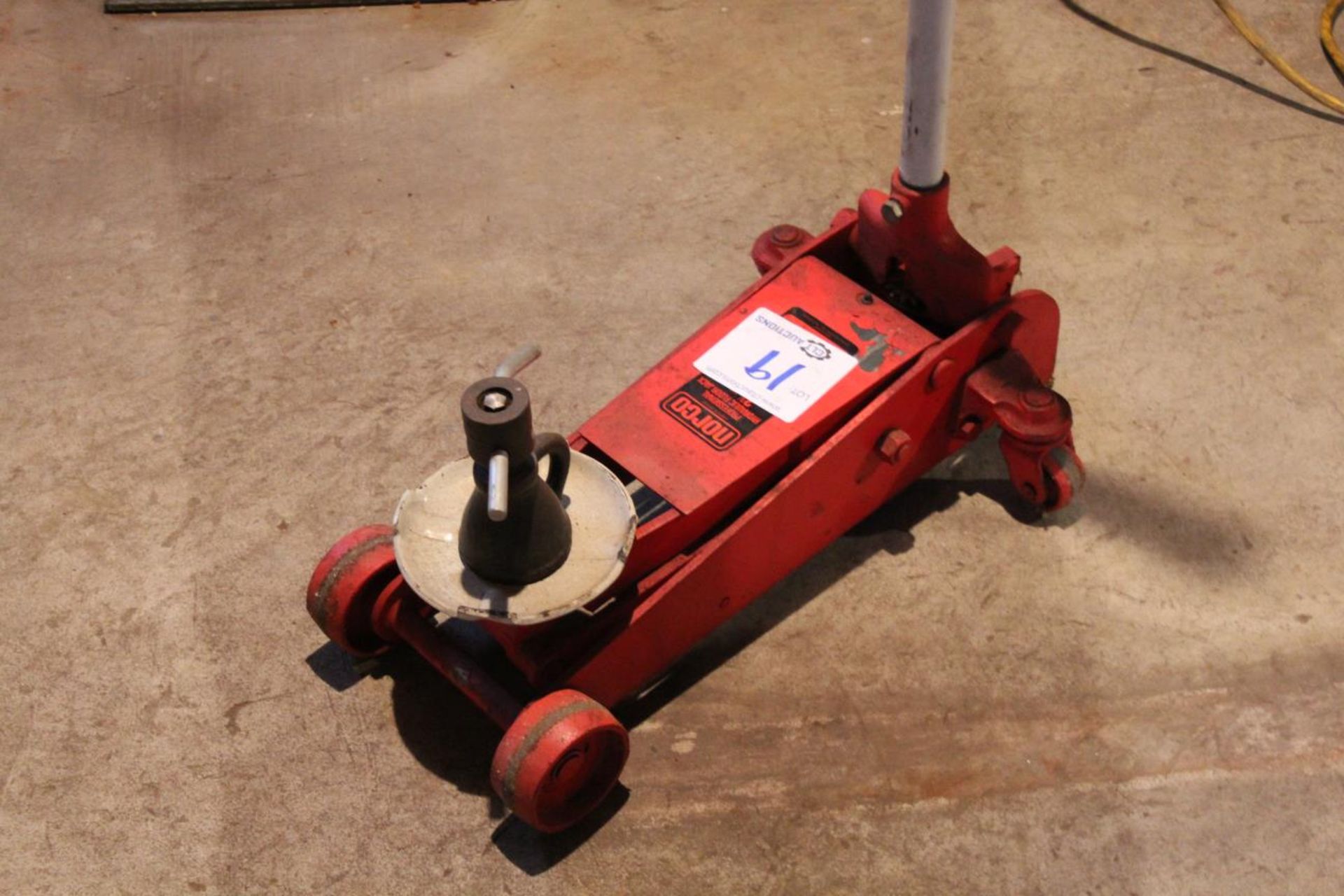 Norco 2 1/4 Ton Hydraulic Floor Jack # 71225 - Image 2 of 2