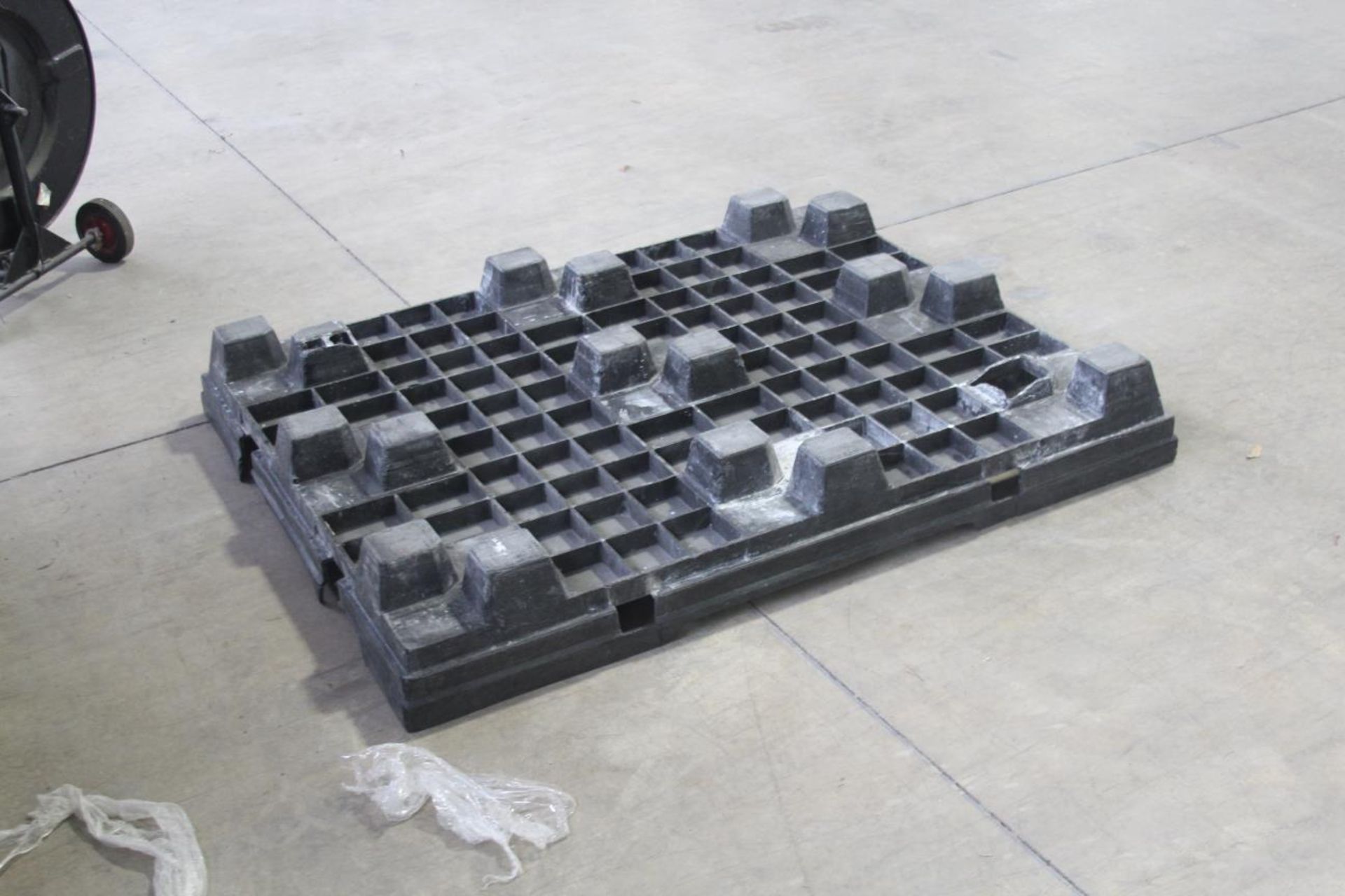 Plastic Stackable Pallets 54x44" - Image 4 of 4