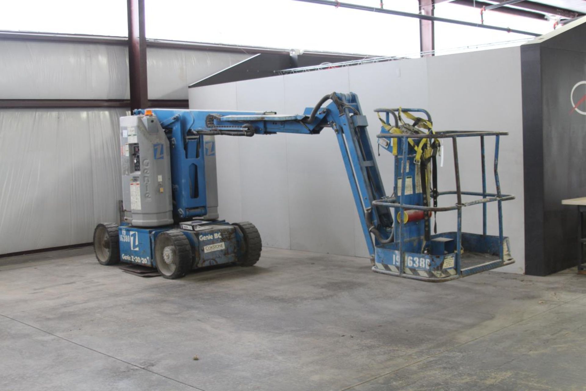 Genie Z-30/20N Self Propelled Articulating Boom. 36 ft. (11.14 m) working height,21 ft. 5 in (6.53