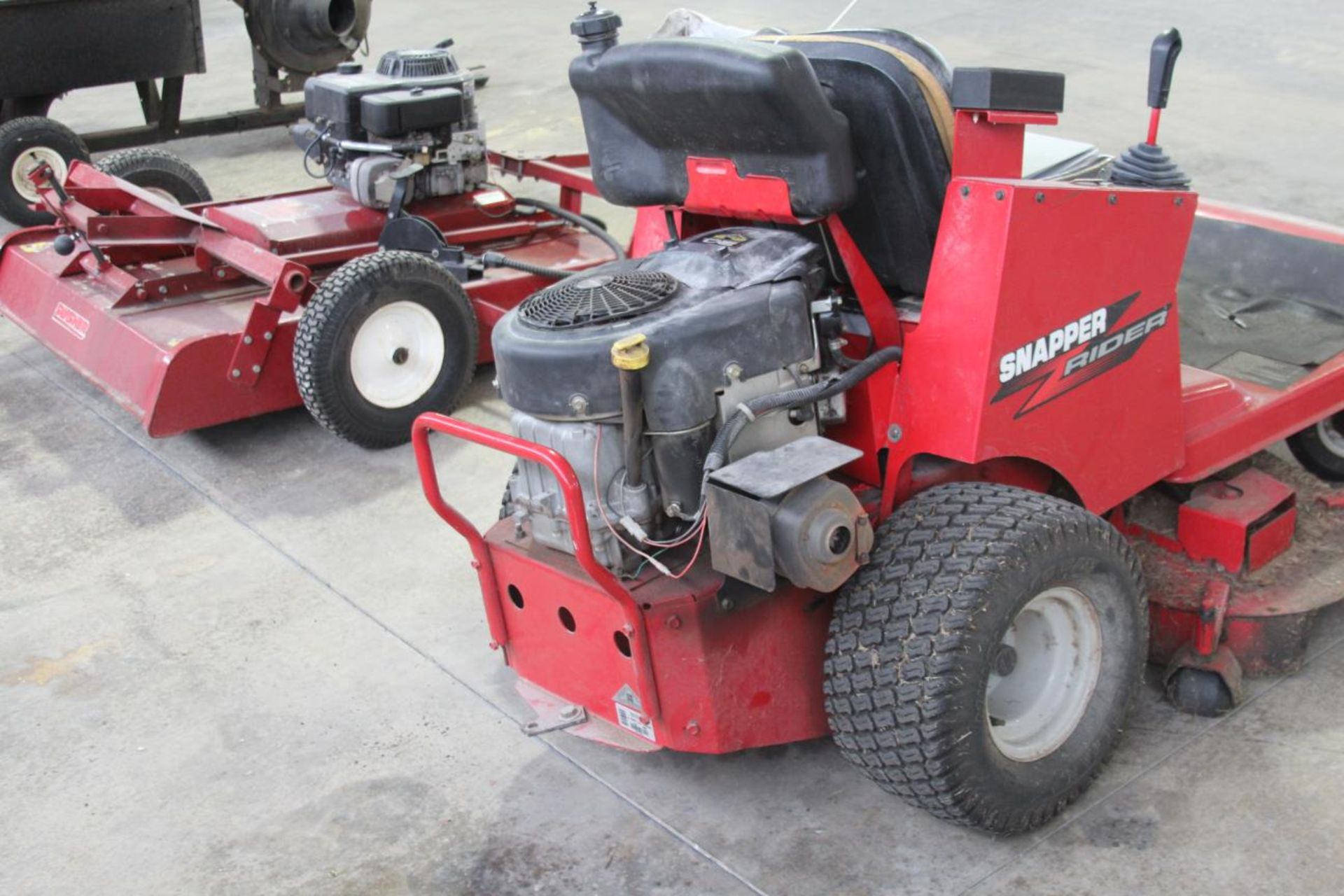 Snapper YZ20484BVE  Yard Cruiser 48" Zero Turn  Mower, 20hp Briggs & Stratton Gas Engine - Image 4 of 8