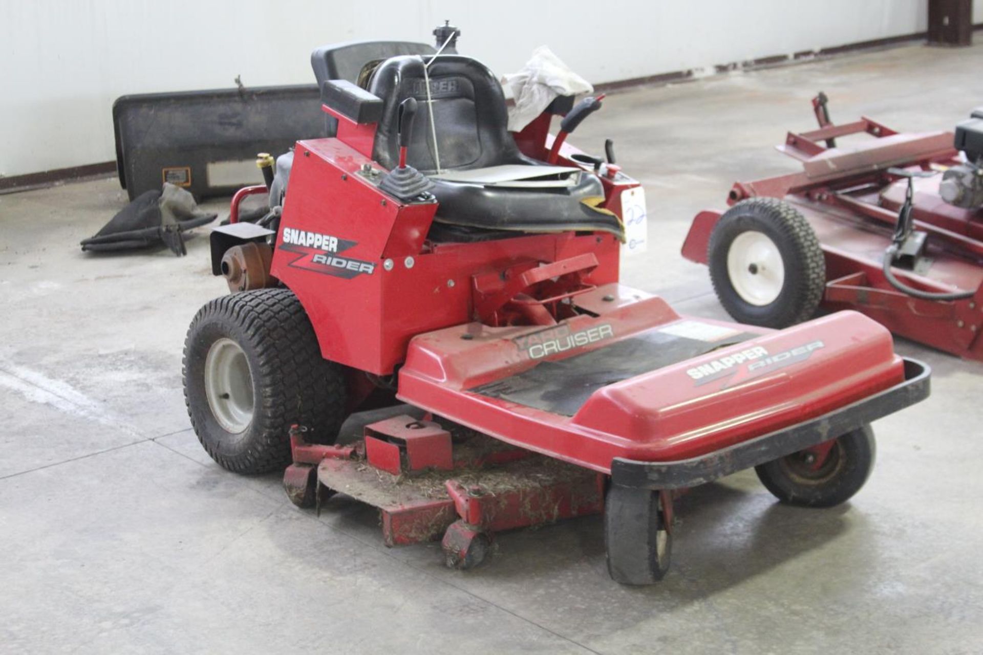 Snapper YZ20484BVE  Yard Cruiser 48" Zero Turn  Mower, 20hp Briggs & Stratton Gas Engine