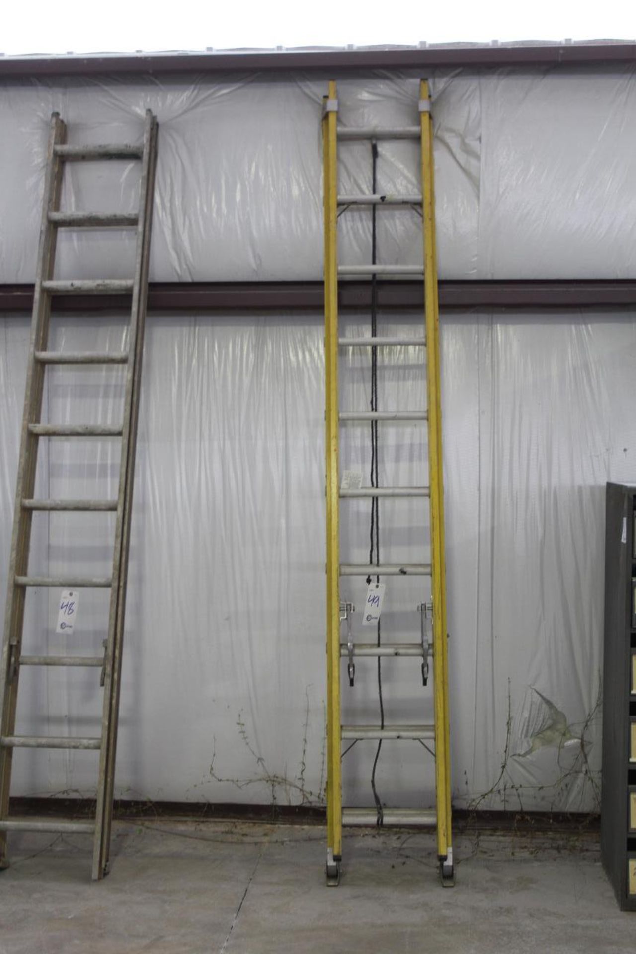 Fiberglass 20' Extension Ladder - Image 2 of 2