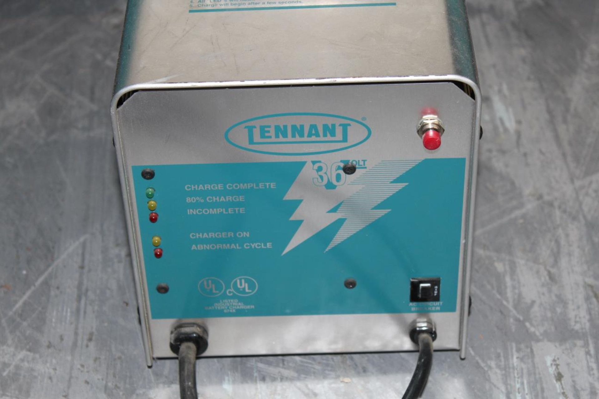 Tennant 6100 Electric Floor Sweeper (video) 36V, 1675lbs, 32" Wide, Tennant SCR362017 Charger 36v/ - Image 5 of 6