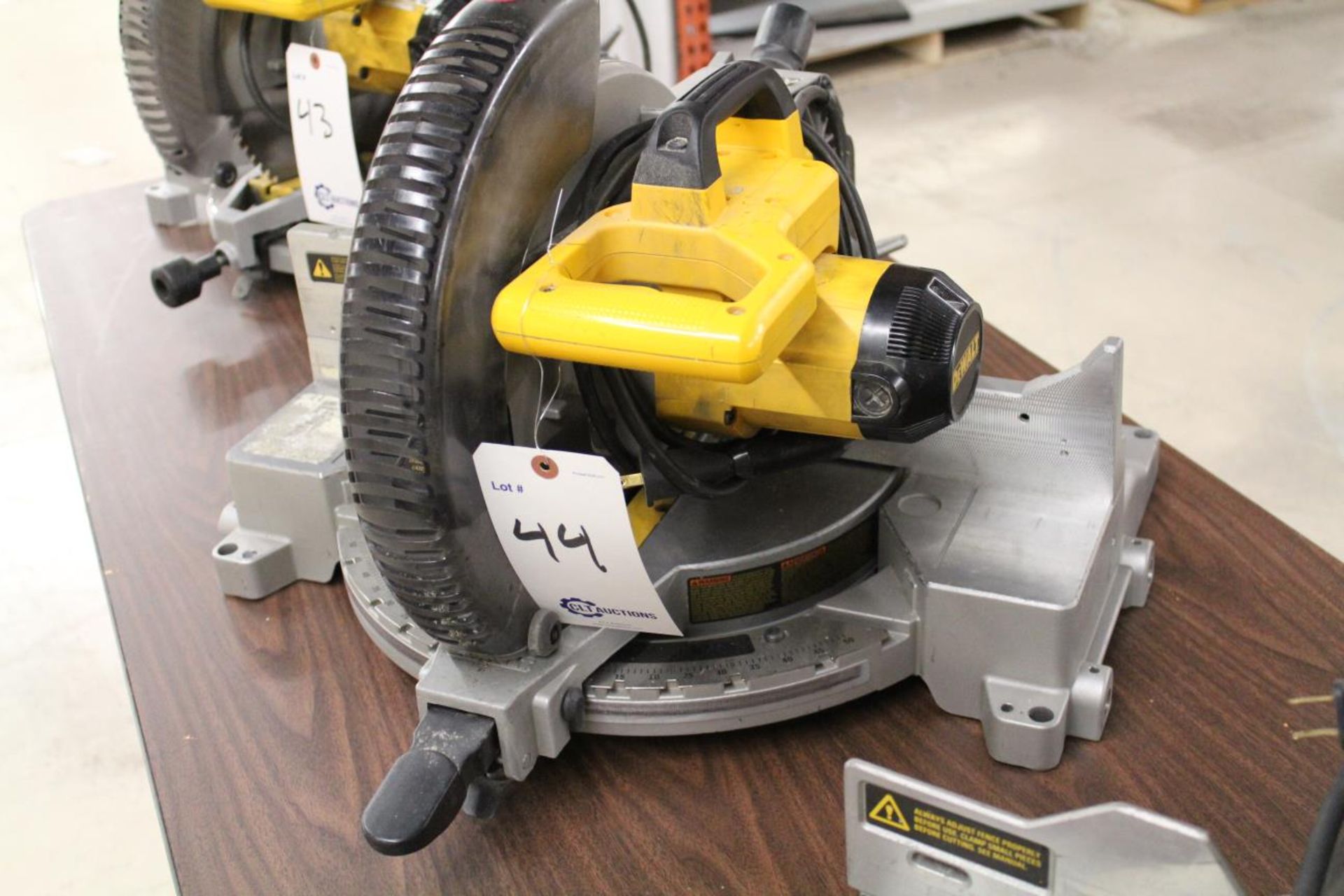 DeWalt DW715 12" Compound Mitre Saw - Image 2 of 2