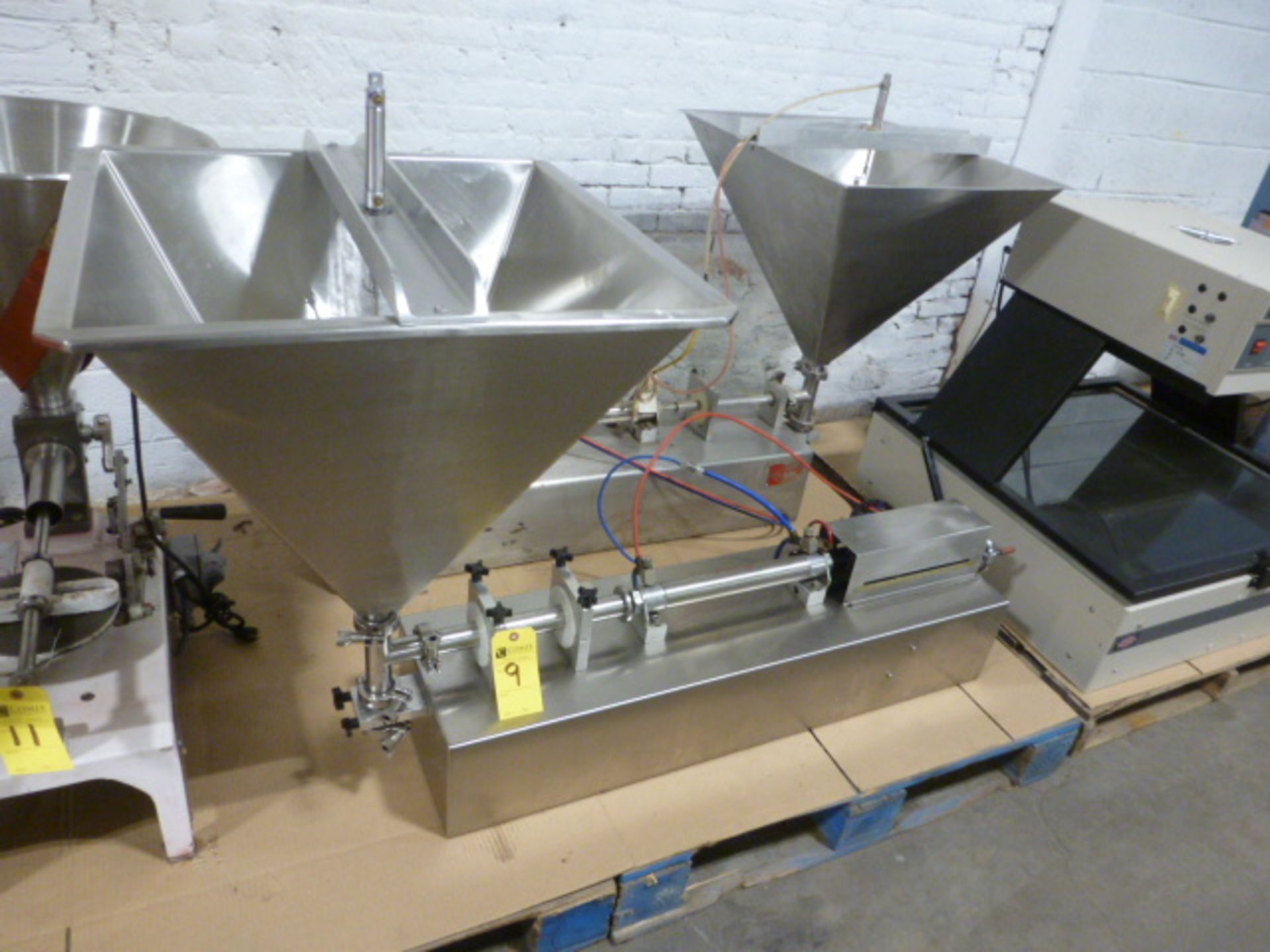 Stainless Steel Table Top Liquid Filling Machine w/Hopper