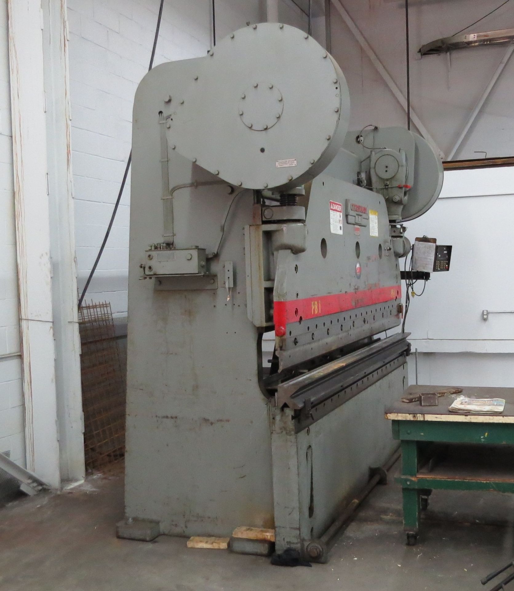 Cincinnati Series 7 Press brake, 12'x175 Ton,w/Digital read out controller (dies not included) - Image 3 of 5