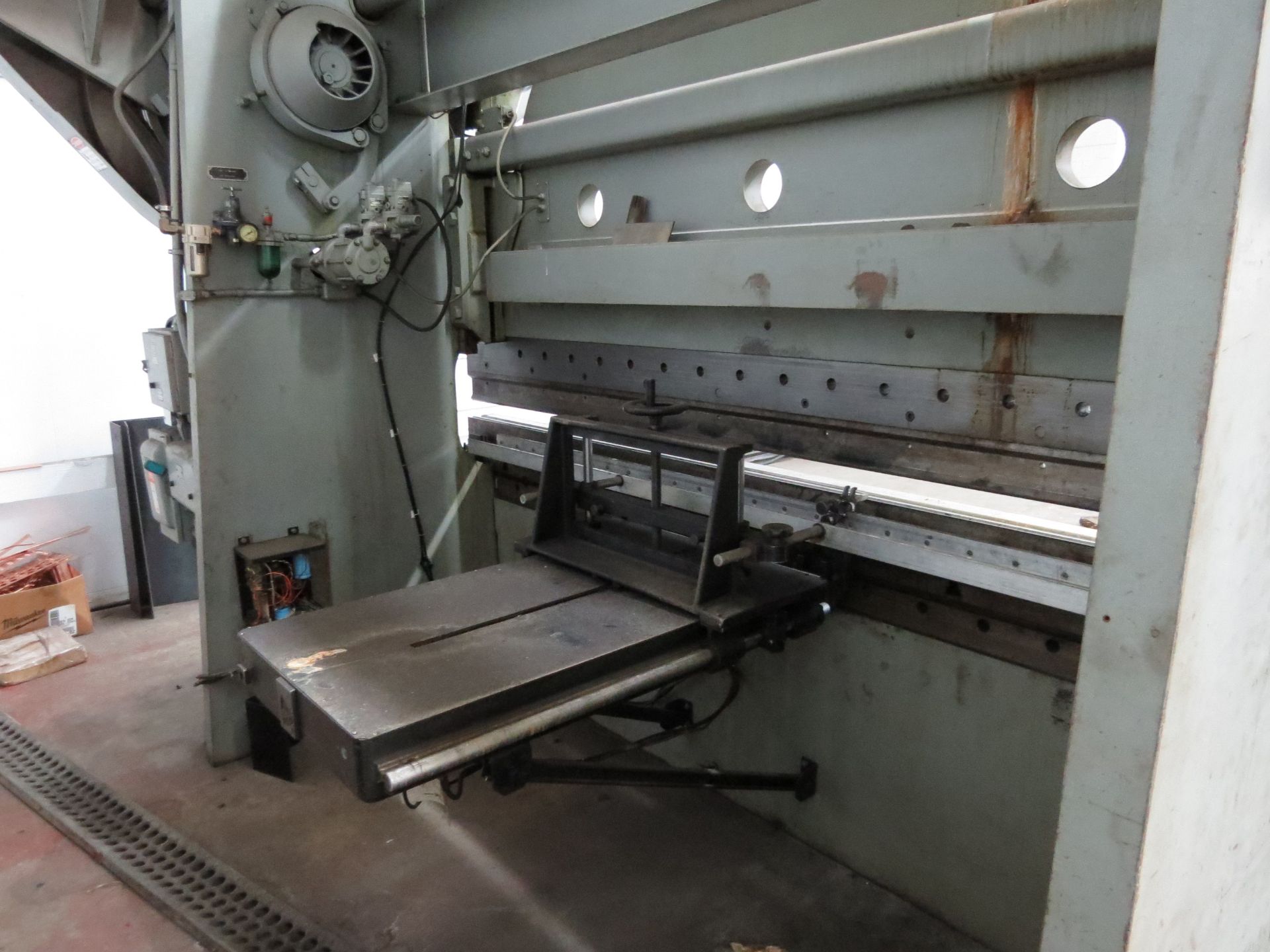 Cincinnati Series 7 Press brake, 12'x175 Ton,w/Digital read out controller (dies not included) - Image 2 of 5