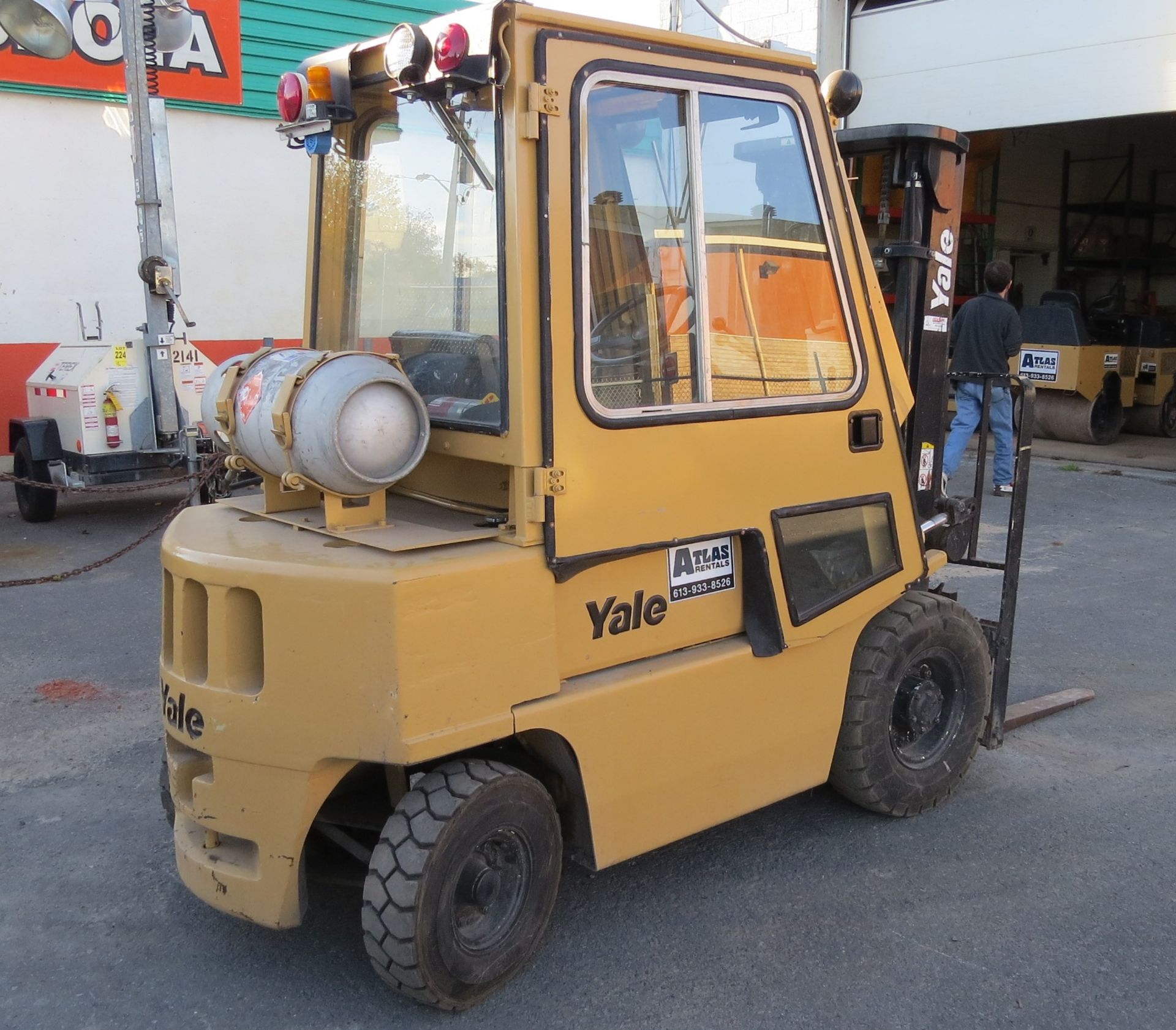 Yale Propane ForkliFt with Cabin 4000lbs - Image 5 of 9