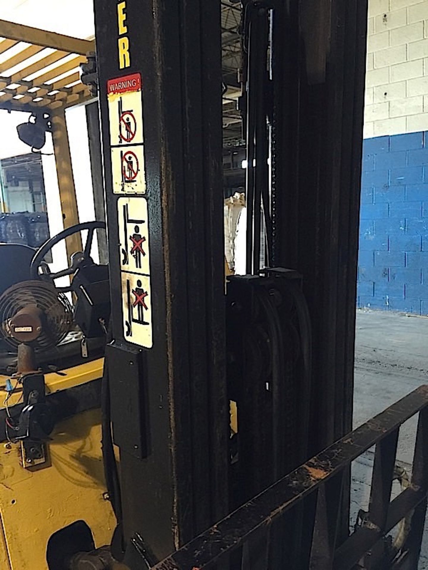 HYSTER (S50XM) FORKLIFT - 5,000 LBS CAPACITY, 3-STAGE, LPG WITH SIDE SHIFT - Image 2 of 4