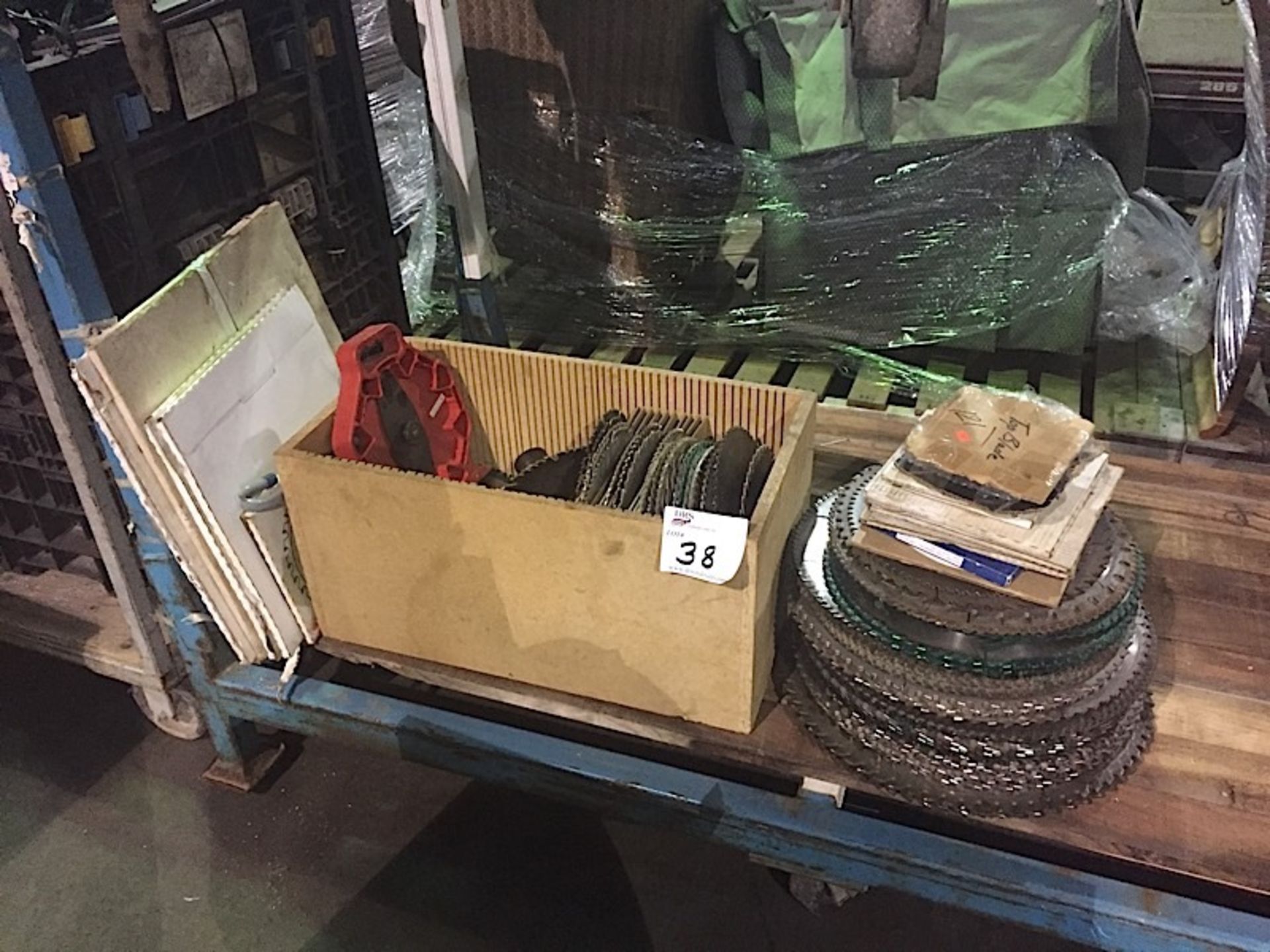 LOT OF SAW BLADES