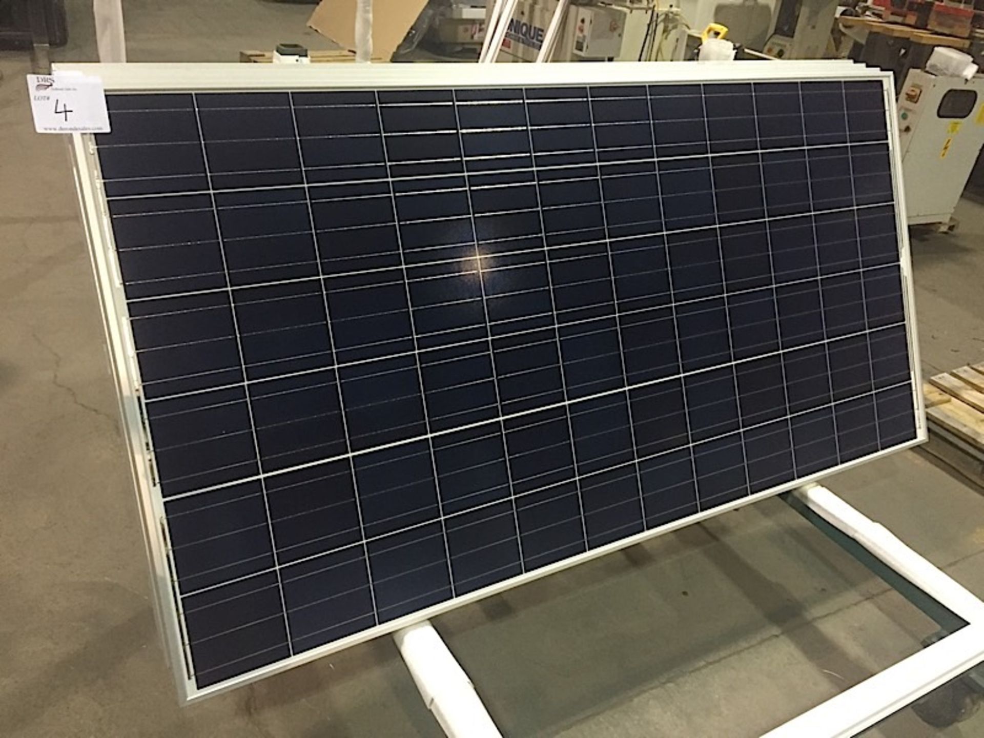 LOT OF (1) 305 WATT SOLAR PANEL