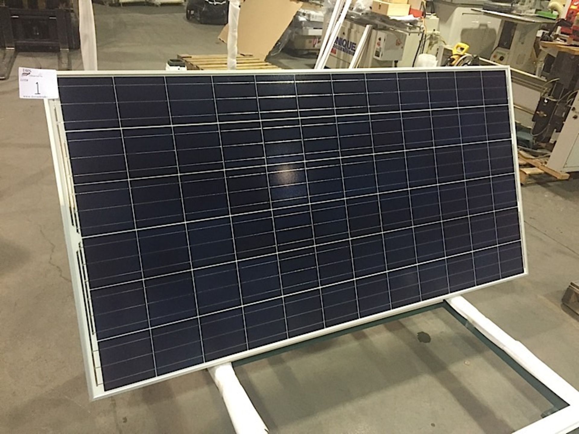 LOT OF (1) 305 WATT SOLAR PANEL