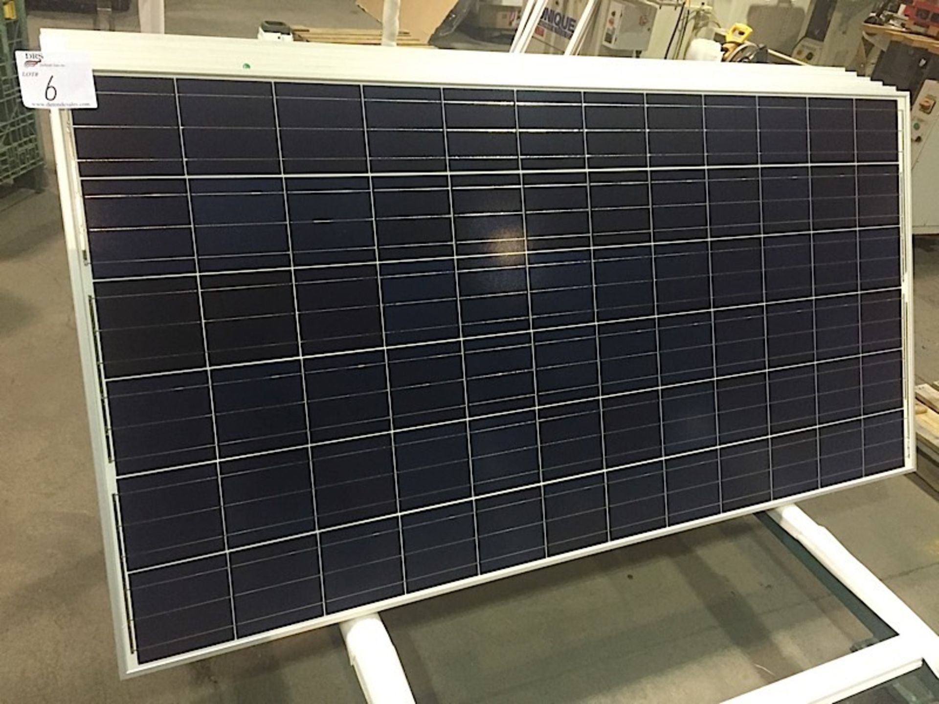 LOT OF (1) 305 WATT SOLAR PANEL